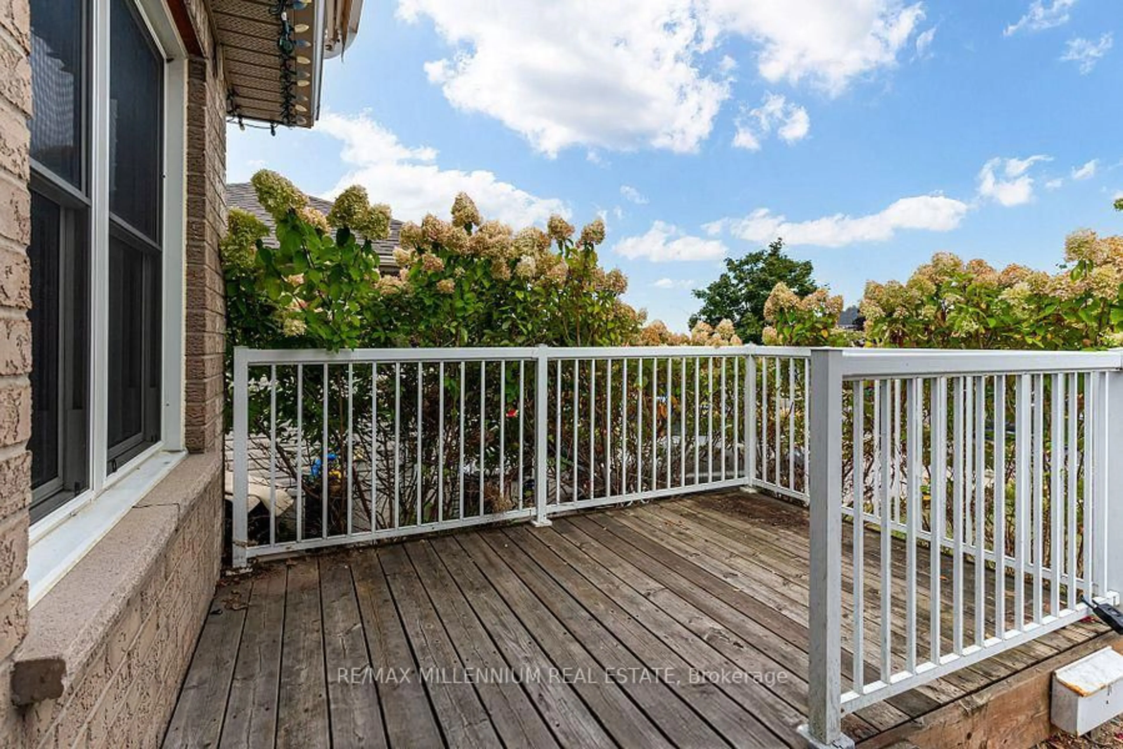 Patio, water/lake/river/ocean view for 44 Hanmer St, Barrie Ontario L4M 6V1