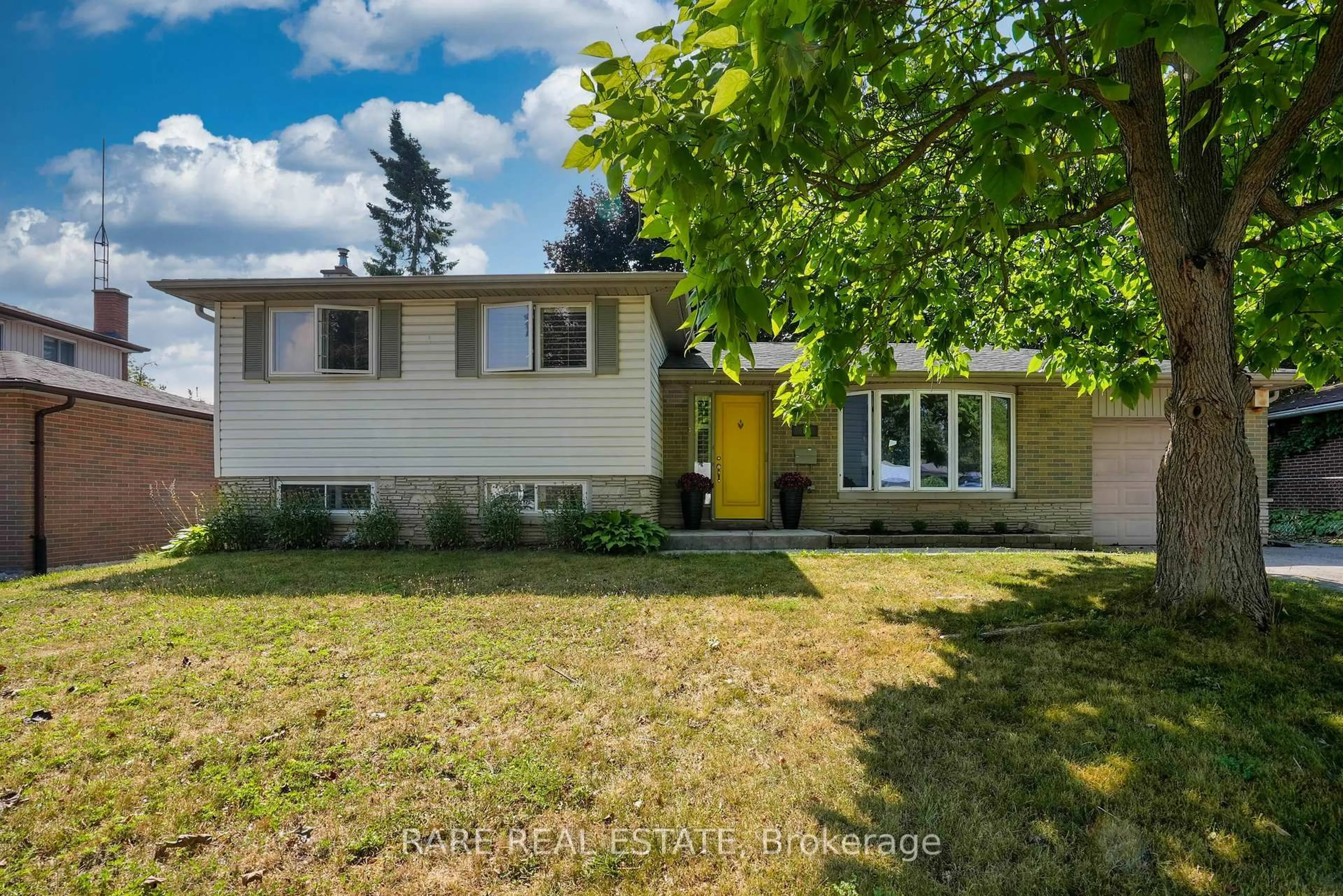 Home with vinyl exterior material, street for 9 MEADOWLAND Ave, Barrie Ontario L4N 2Y3