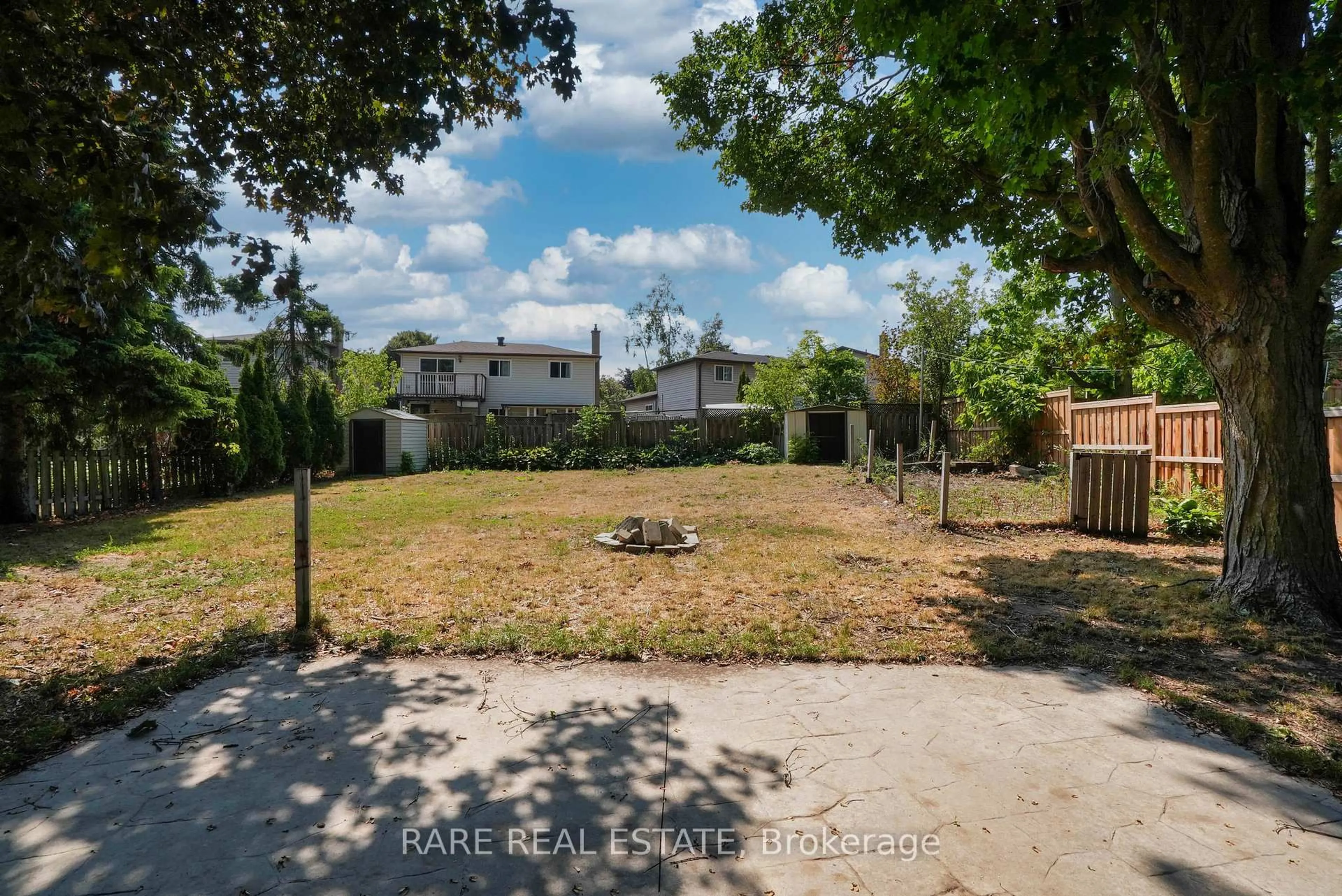 A pic from outside/outdoor area/front of a property/back of a property/a pic from drone, street for 9 MEADOWLAND Ave, Barrie Ontario L4N 2Y3