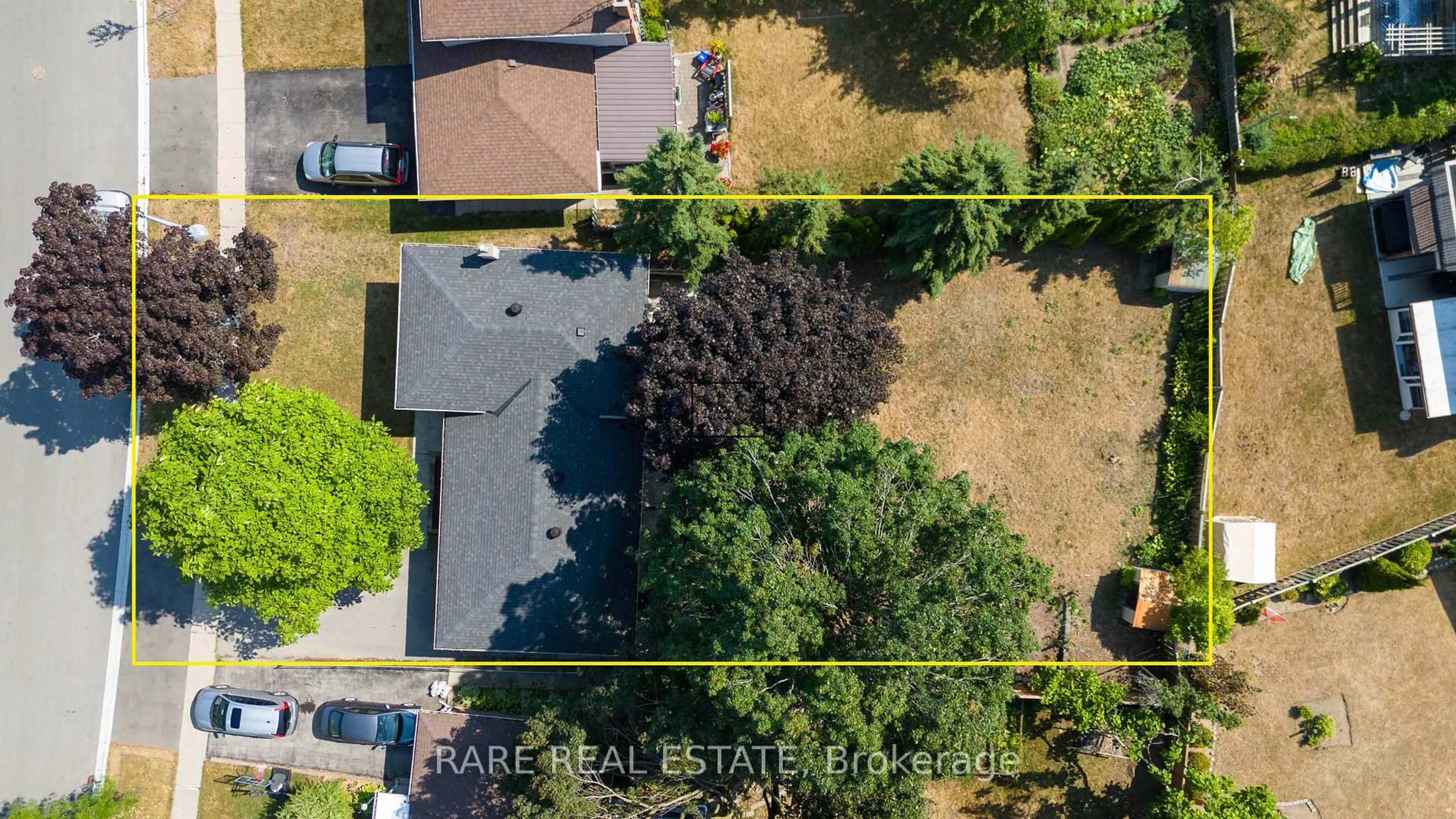 A pic from outside/outdoor area/front of a property/back of a property/a pic from drone, street for 9 MEADOWLAND Ave, Barrie Ontario L4N 2Y3