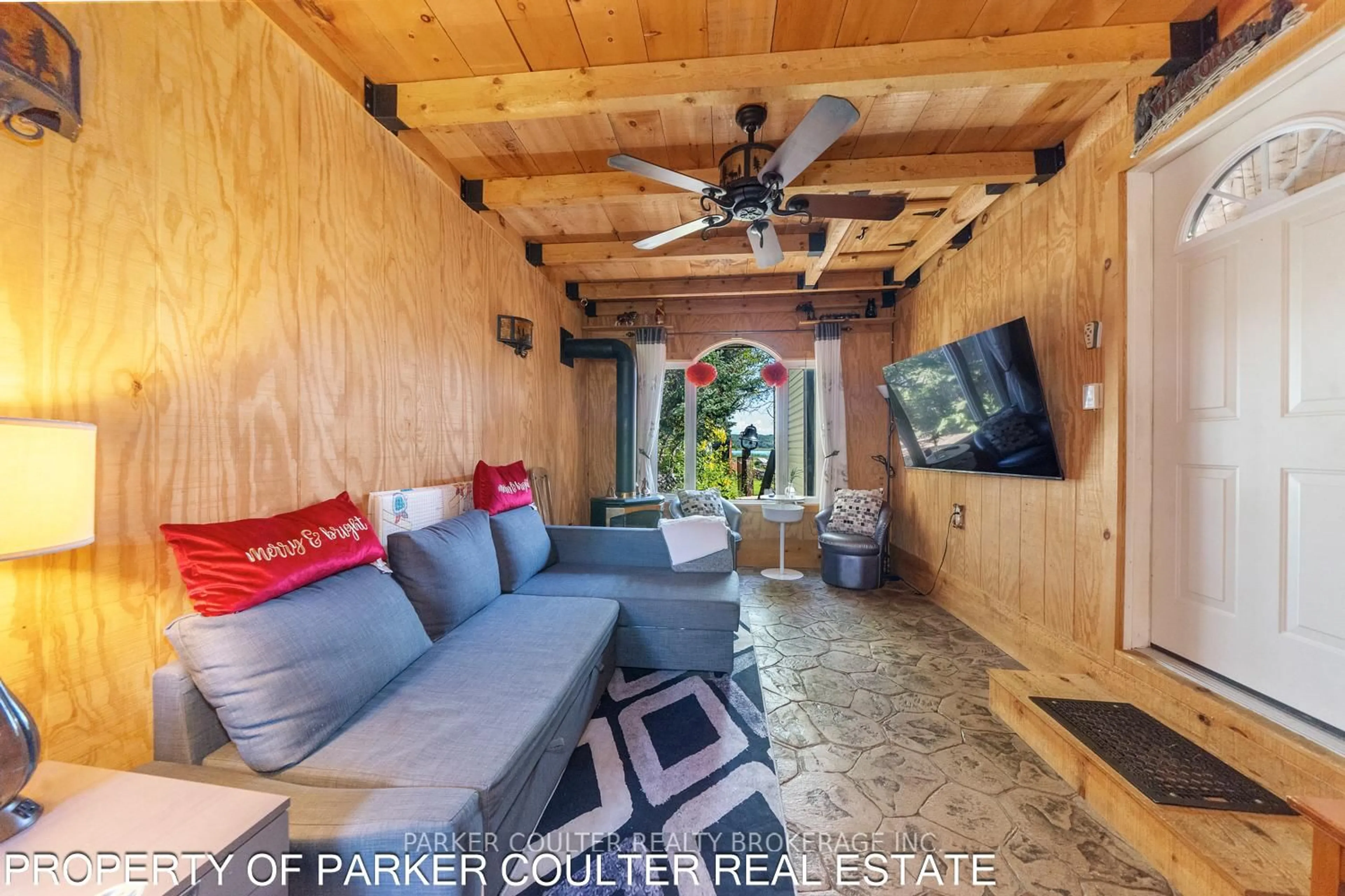 Home theater for 121 Maskinonge Rd, Tay Ontario L0K 2A0
