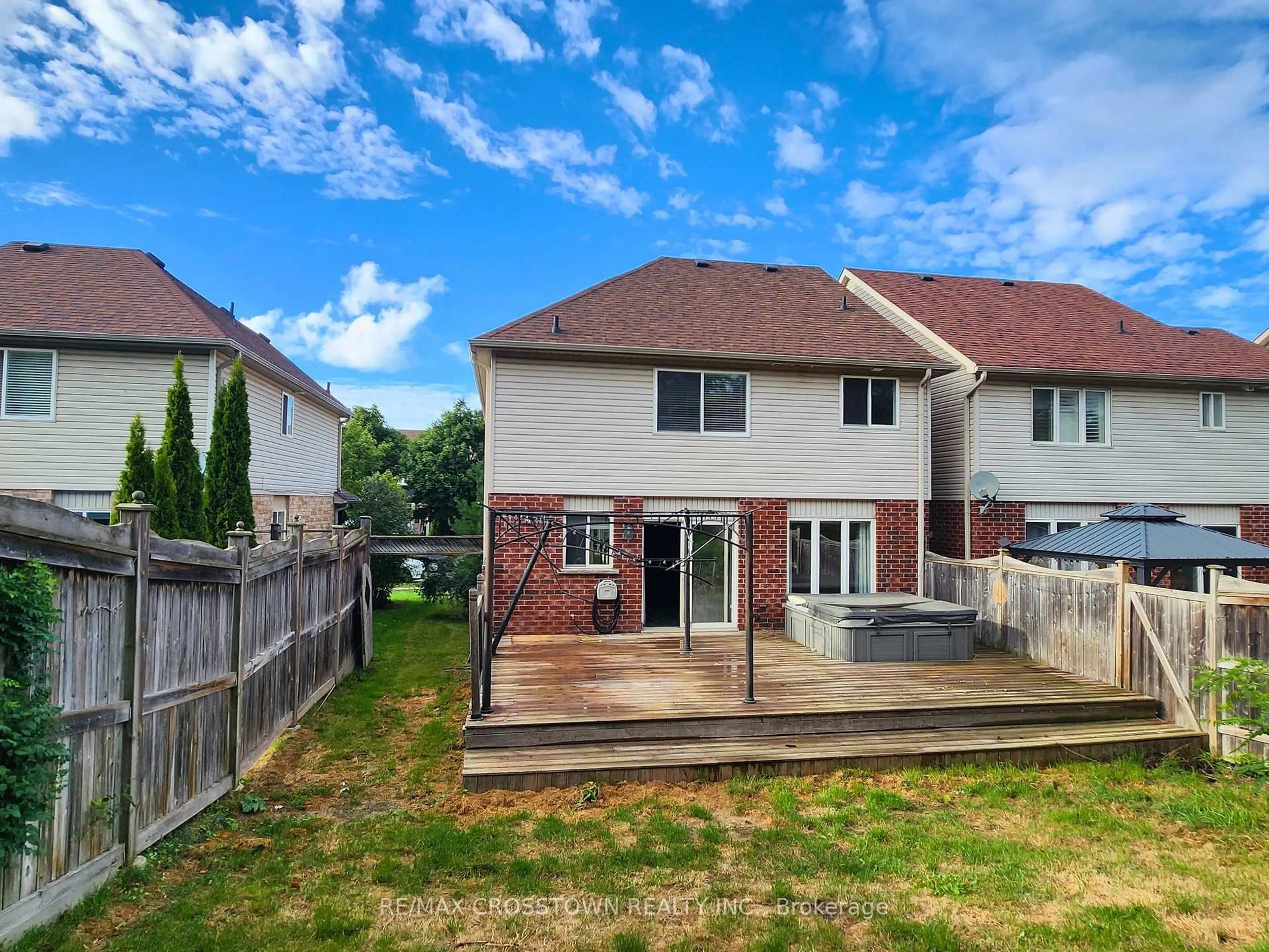 A pic from outside/outdoor area/front of a property/back of a property/a pic from drone, street for 141 THRUSHWOOD Dr, Barrie Ontario L4N 0Z1