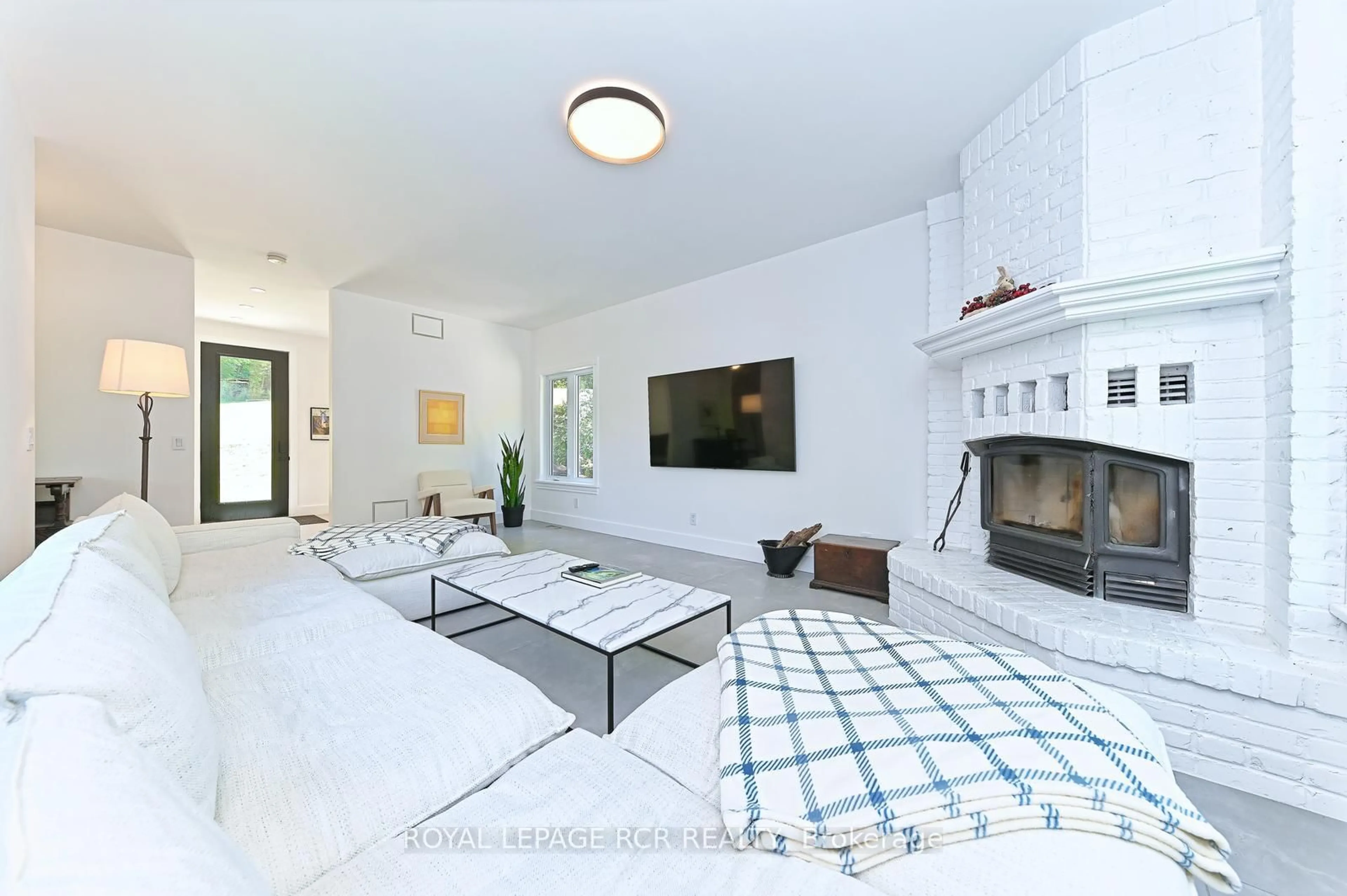 Living room with furniture, ceramic/tile floor for 1614 Concession 10 Nottawasaga, Clearview Ontario N0C 1M0
