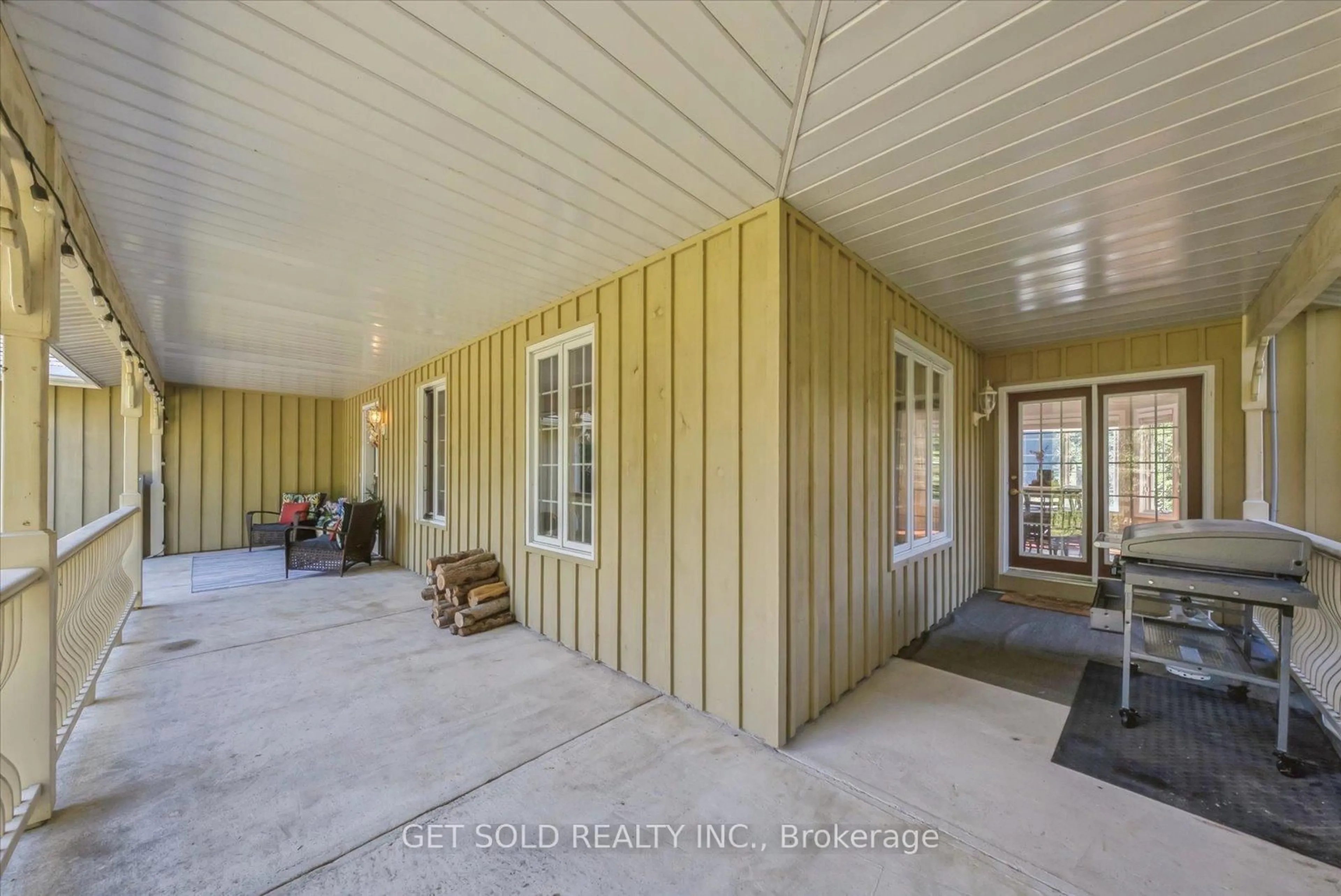 Indoor entryway for 77 Simcoe Rd, Ramara Ontario L0K 1B0