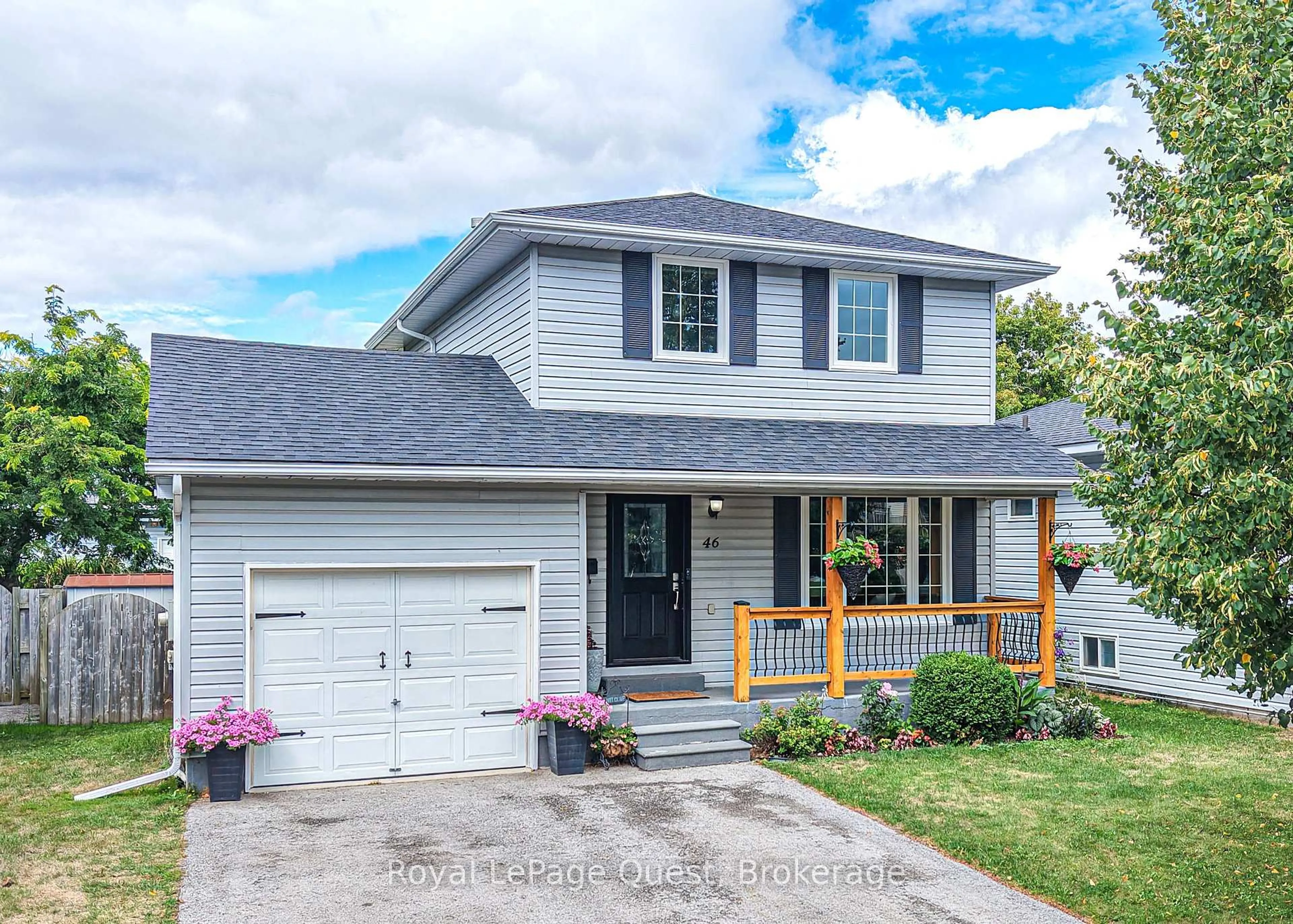 Home with vinyl exterior material, street for 46 Courtney Cres, Orillia Ontario L3V 7Y3