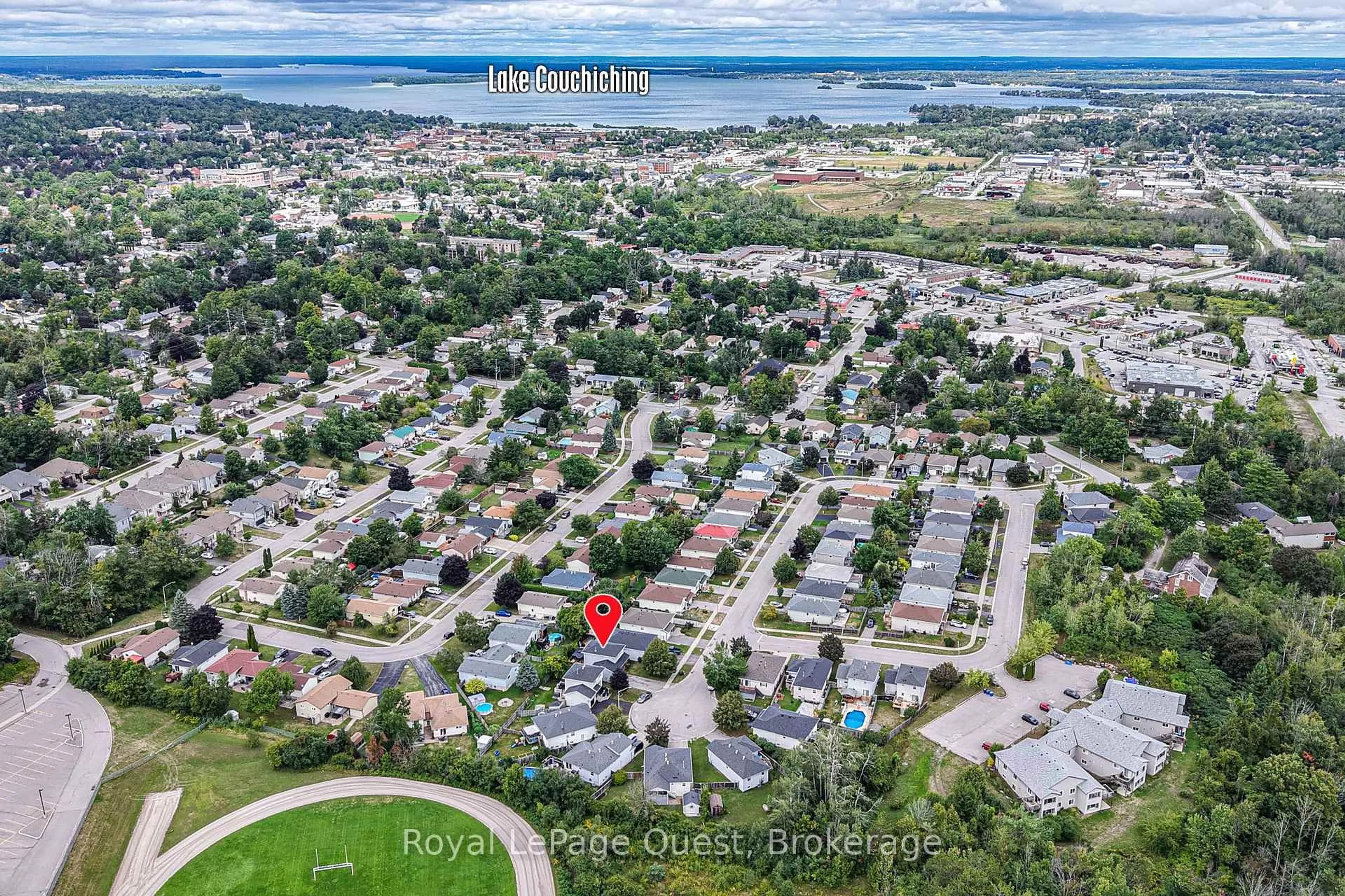 A pic from outside/outdoor area/front of a property/back of a property/a pic from drone, unknown for 46 Courtney Cres, Orillia Ontario L3V 7Y3