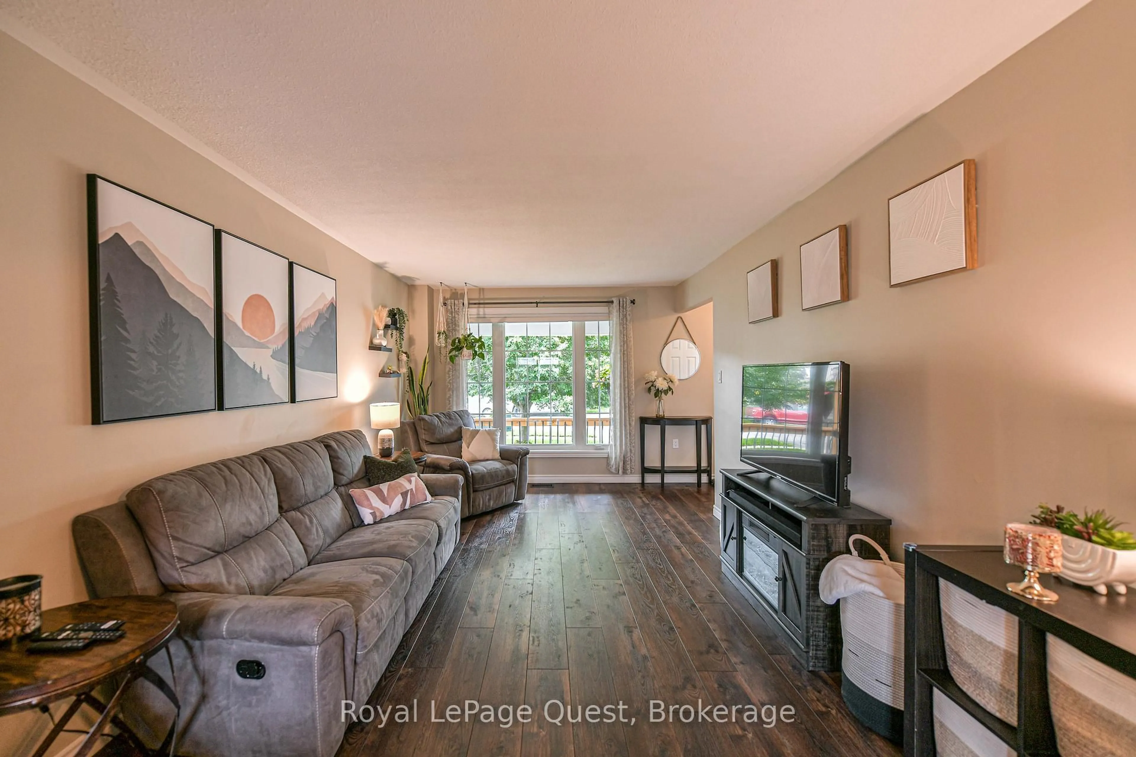 Living room with furniture, wood/laminate floor for 46 Courtney Cres, Orillia Ontario L3V 7Y3