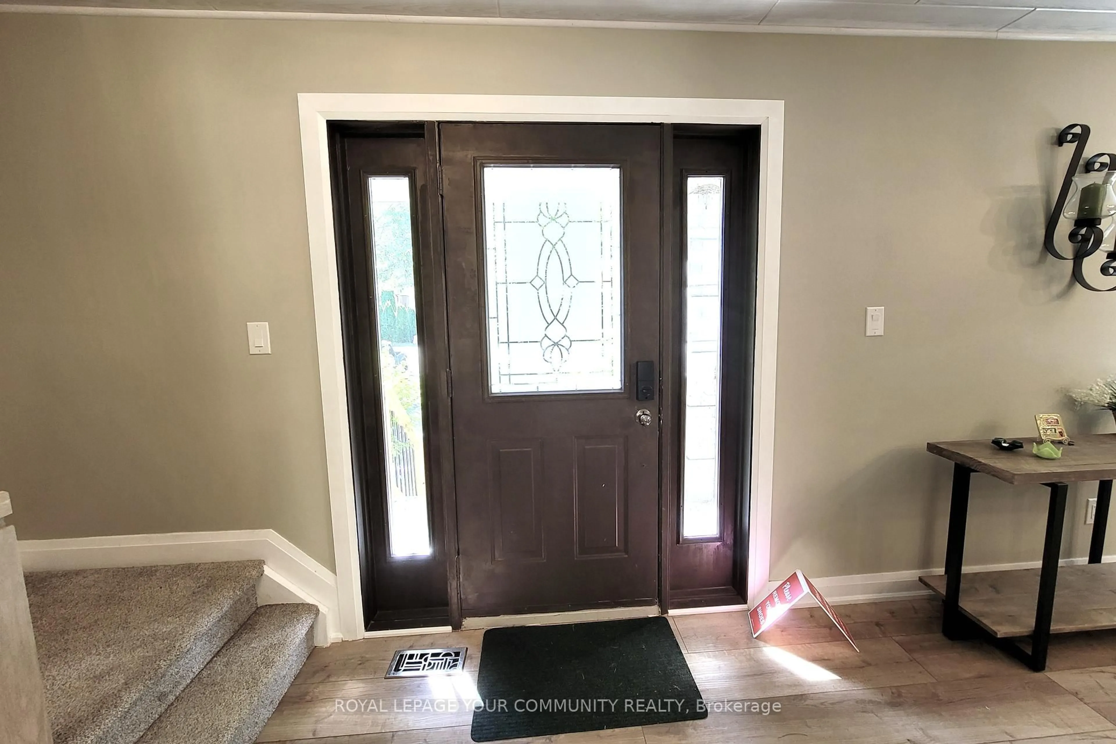 Indoor entryway for 1138 Siesta Dr, Tiny Ontario L0L 1P1