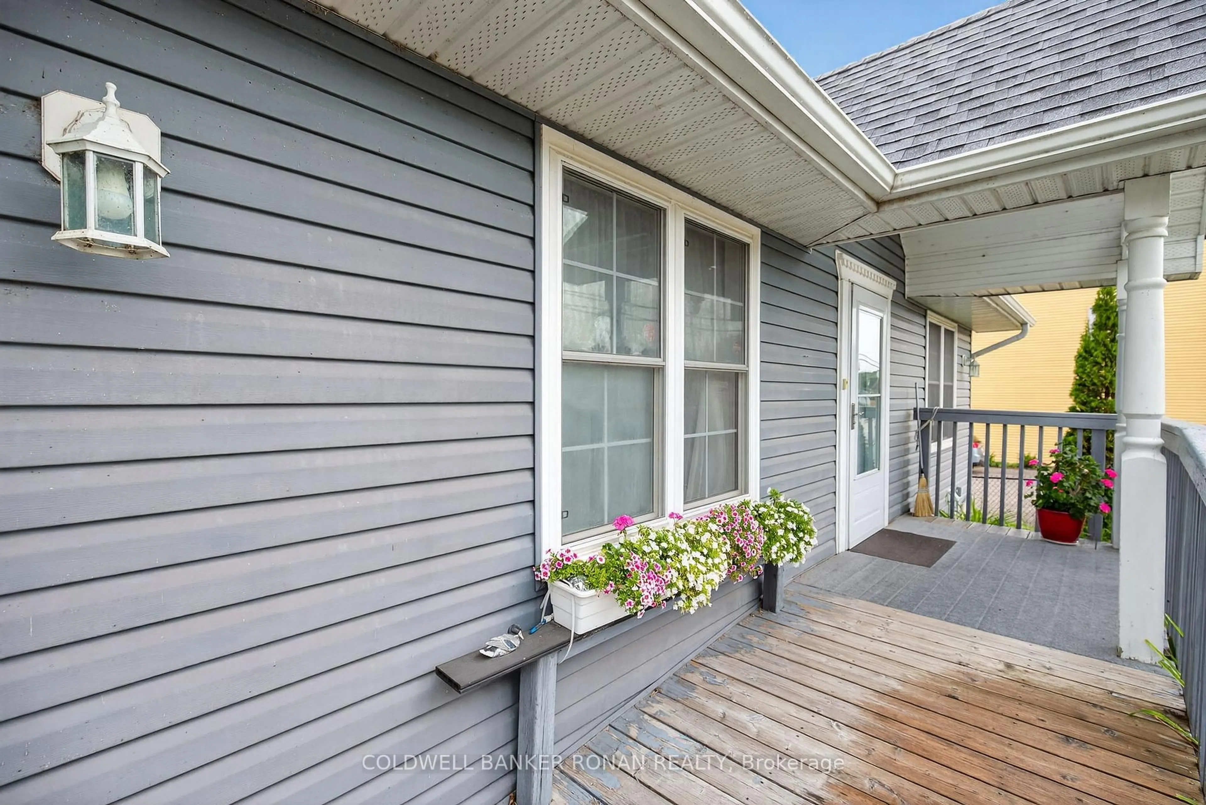 Home with vinyl exterior material, street for 172 William St, Tay Ontario L0K 2A0