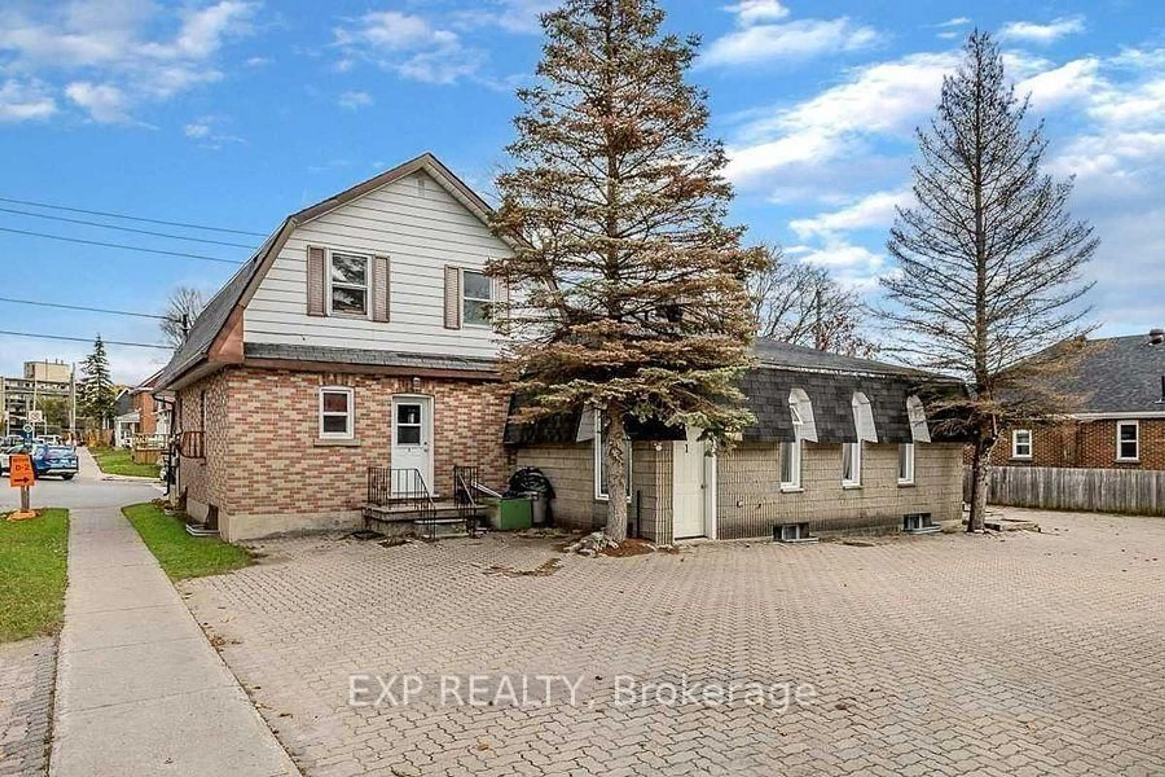 A pic from outside/outdoor area/front of a property/back of a property/a pic from drone, street for 94 Eccles St, Barrie Ontario L4N 1Y4