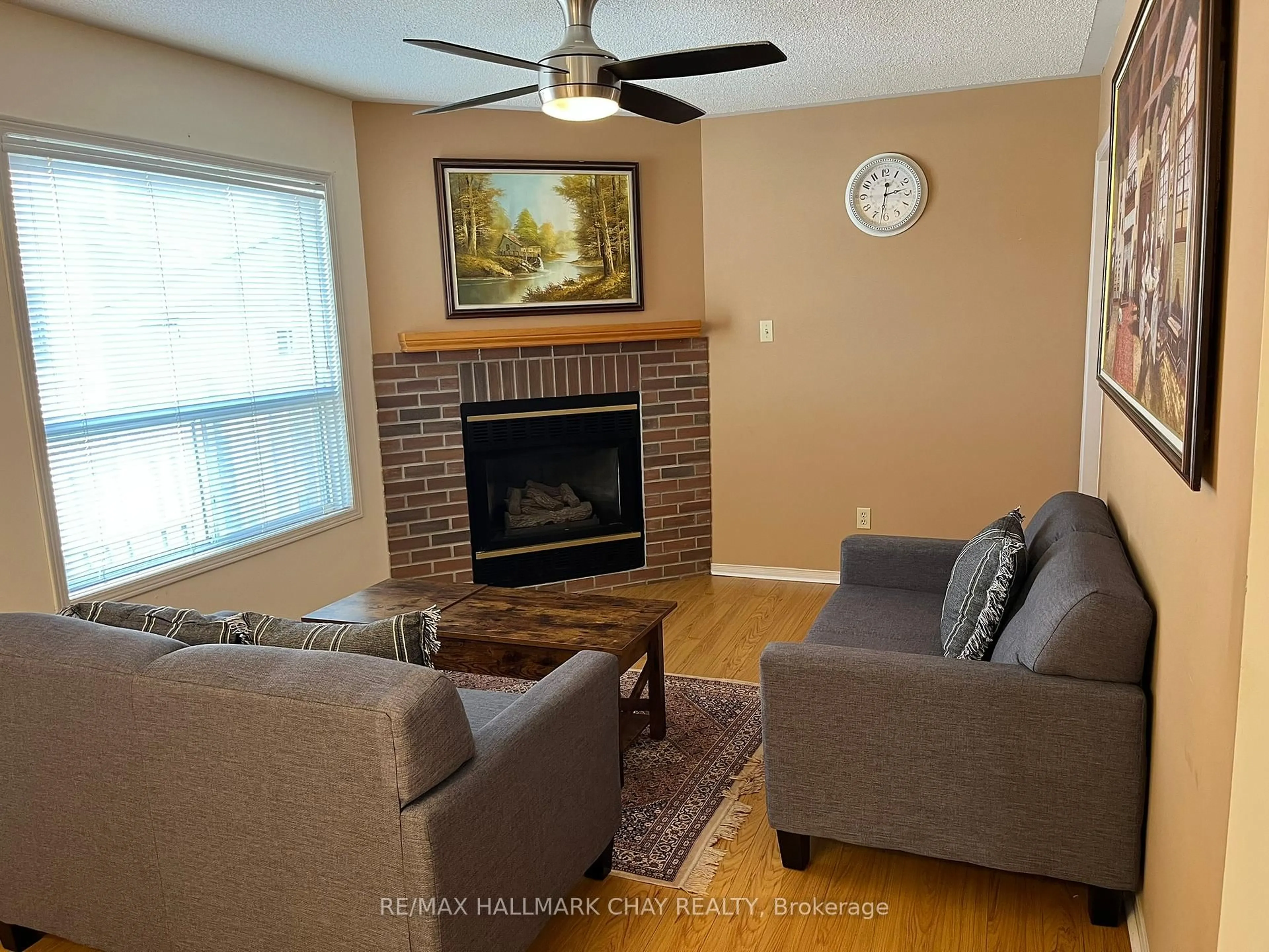 Living room with furniture, unknown for 22 Stroud Pl, Barrie Ontario L4N 7V4