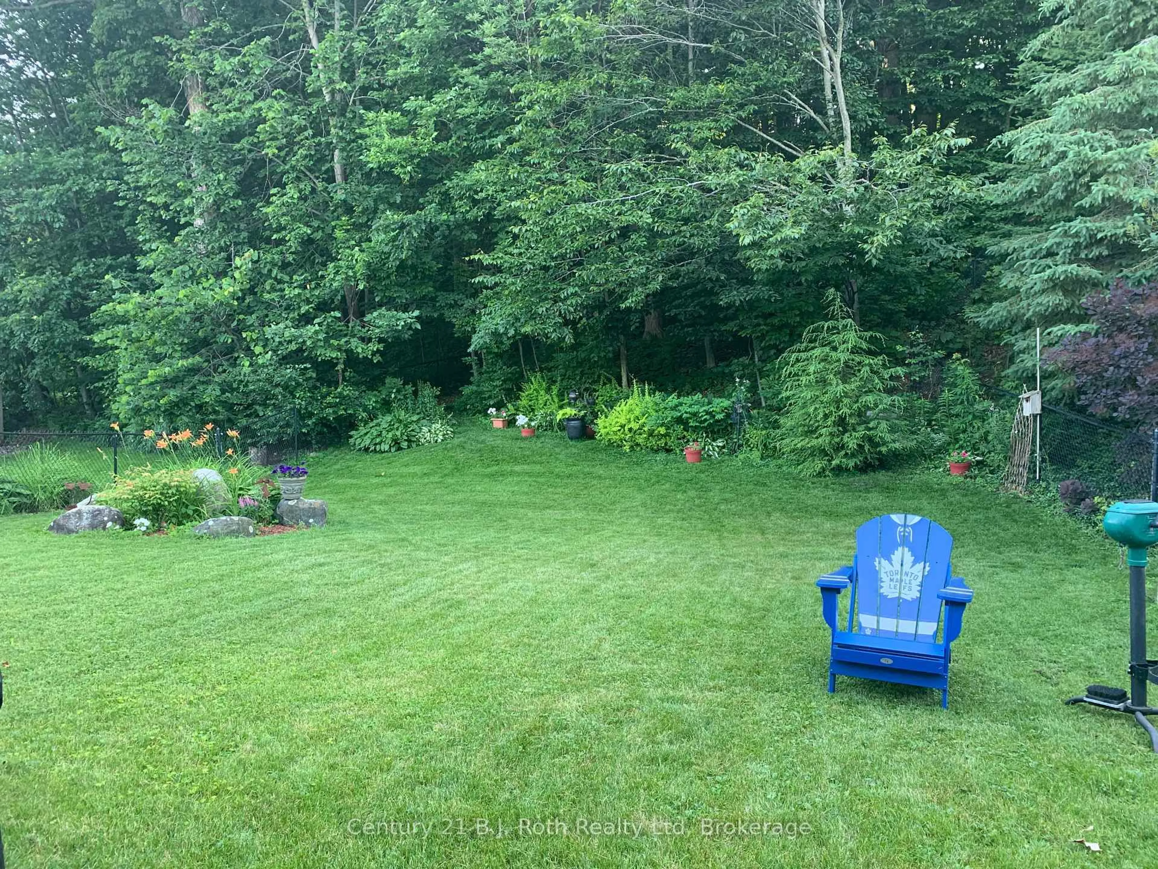Patio, forest/trees view for 502 Aberdeen Blvd, Midland Ontario L4R 5L9