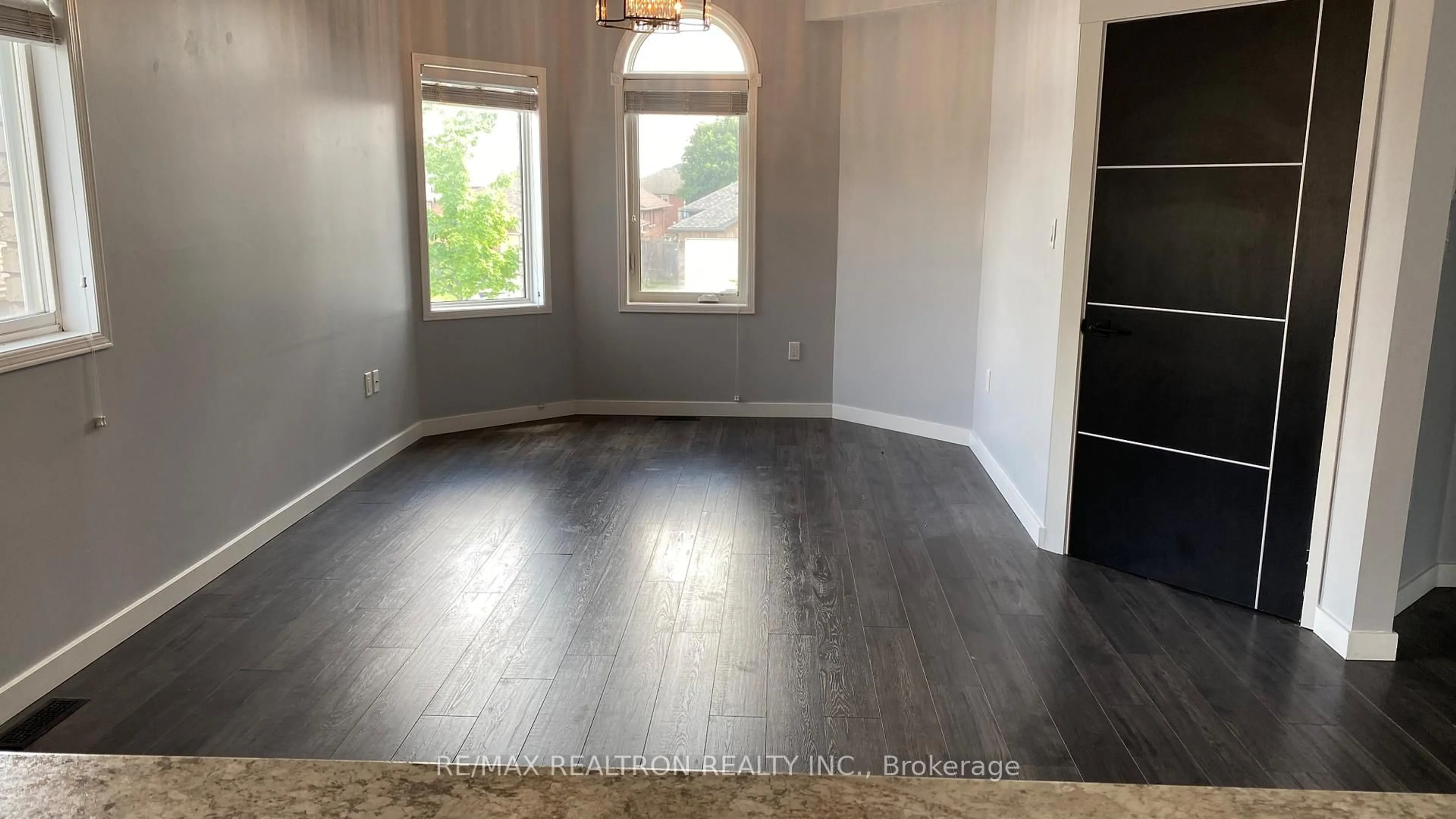 A pic of a room for 210 Dunsmore Lane, Barrie Ontario L4M 6Z8