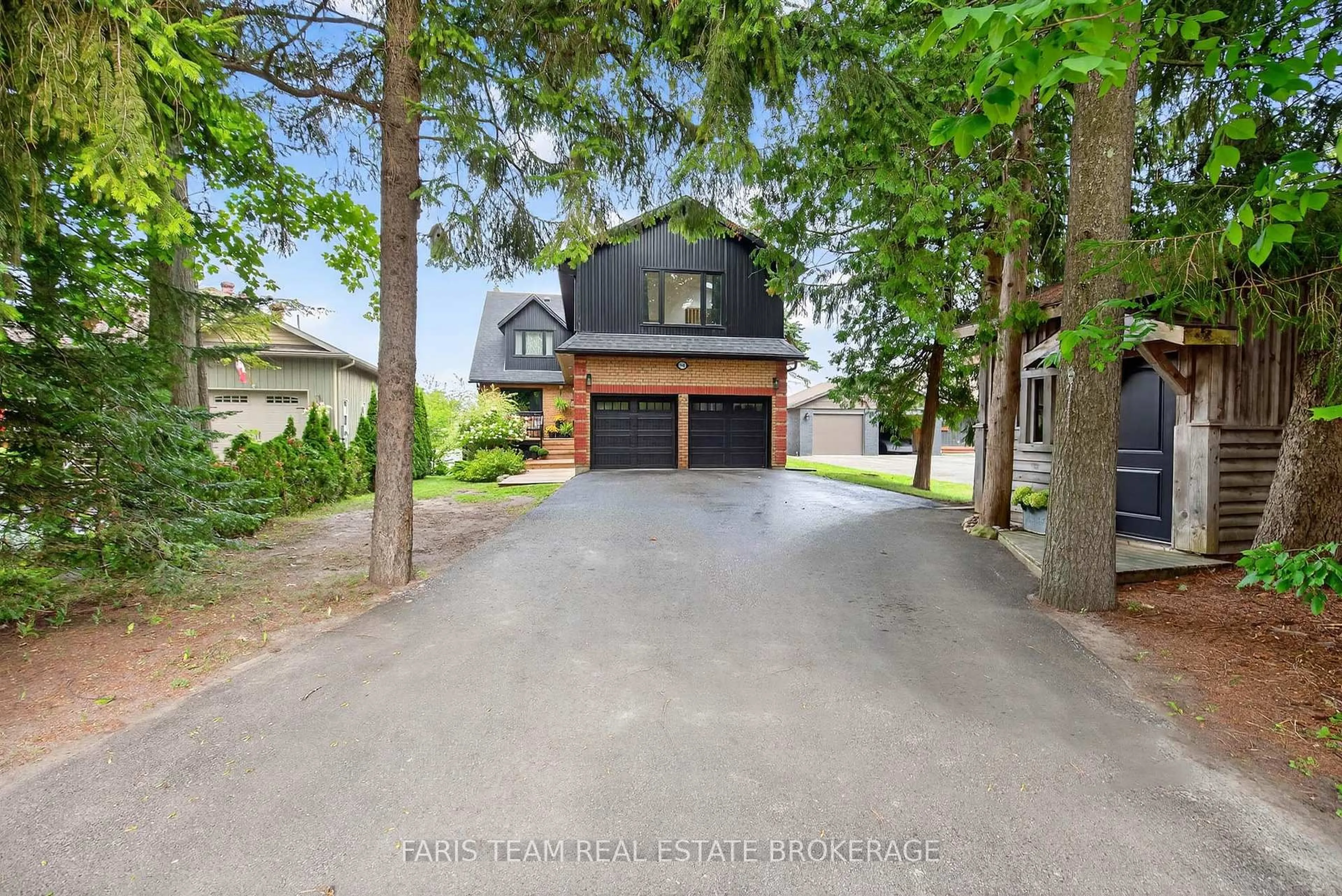 A pic from outside/outdoor area/front of a property/back of a property/a pic from drone, street for 238 Robins Point Rd, Tay Ontario L0K 2A0