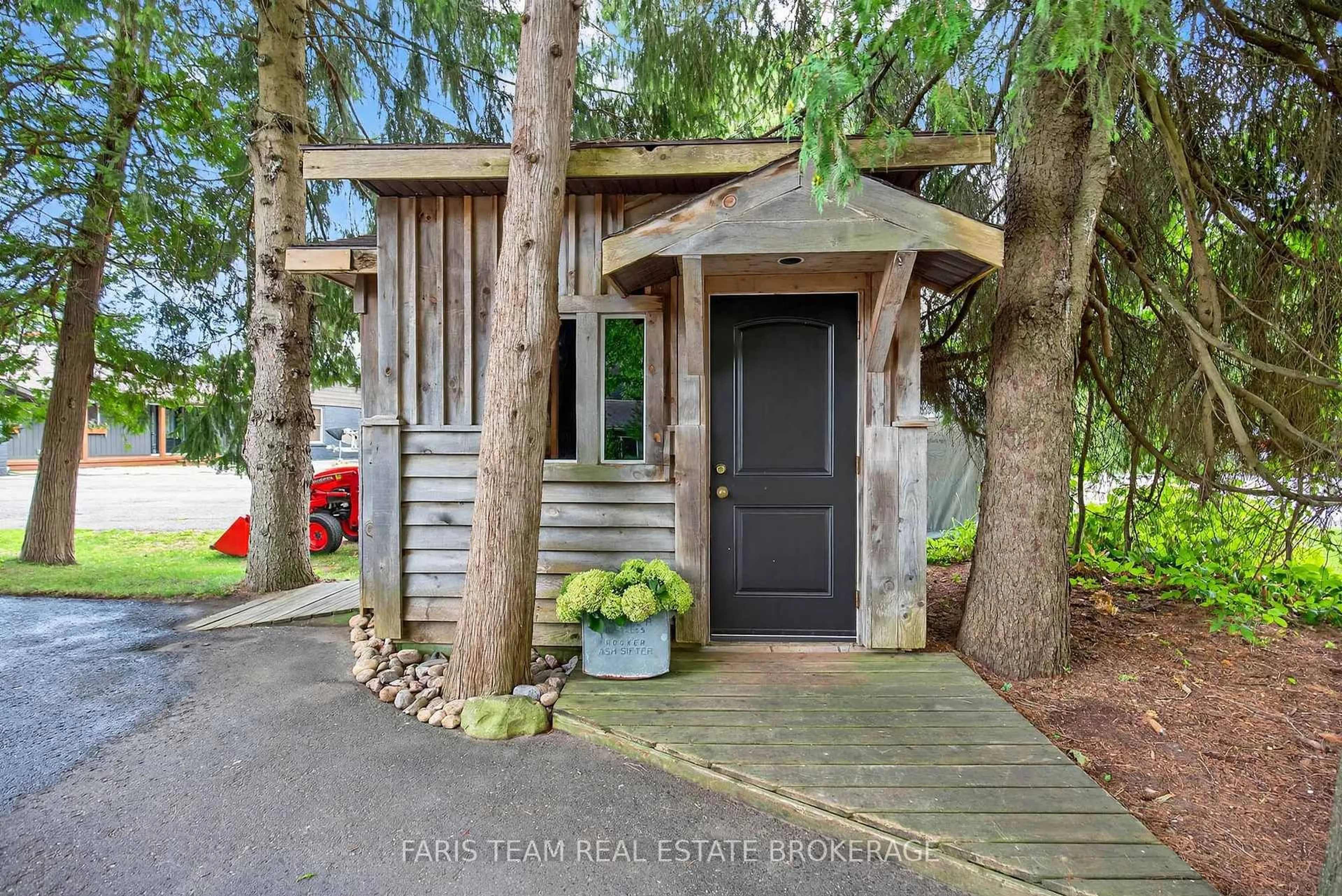 Indoor entryway for 238 Robins Point Rd, Tay Ontario L0K 2A0