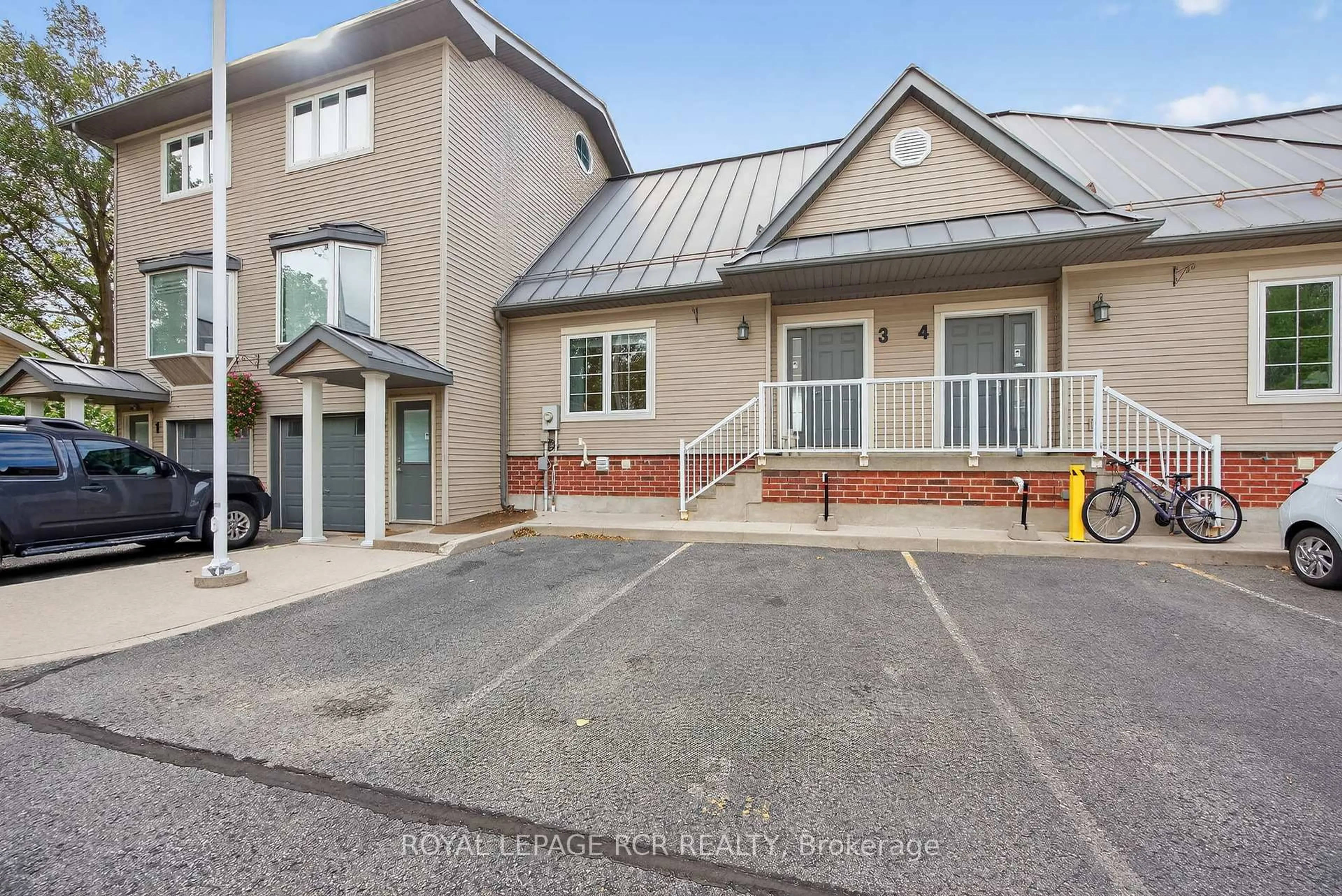 Indoor foyer for 64 River Rd #3, Wasaga Beach Ontario L9Z 2L1