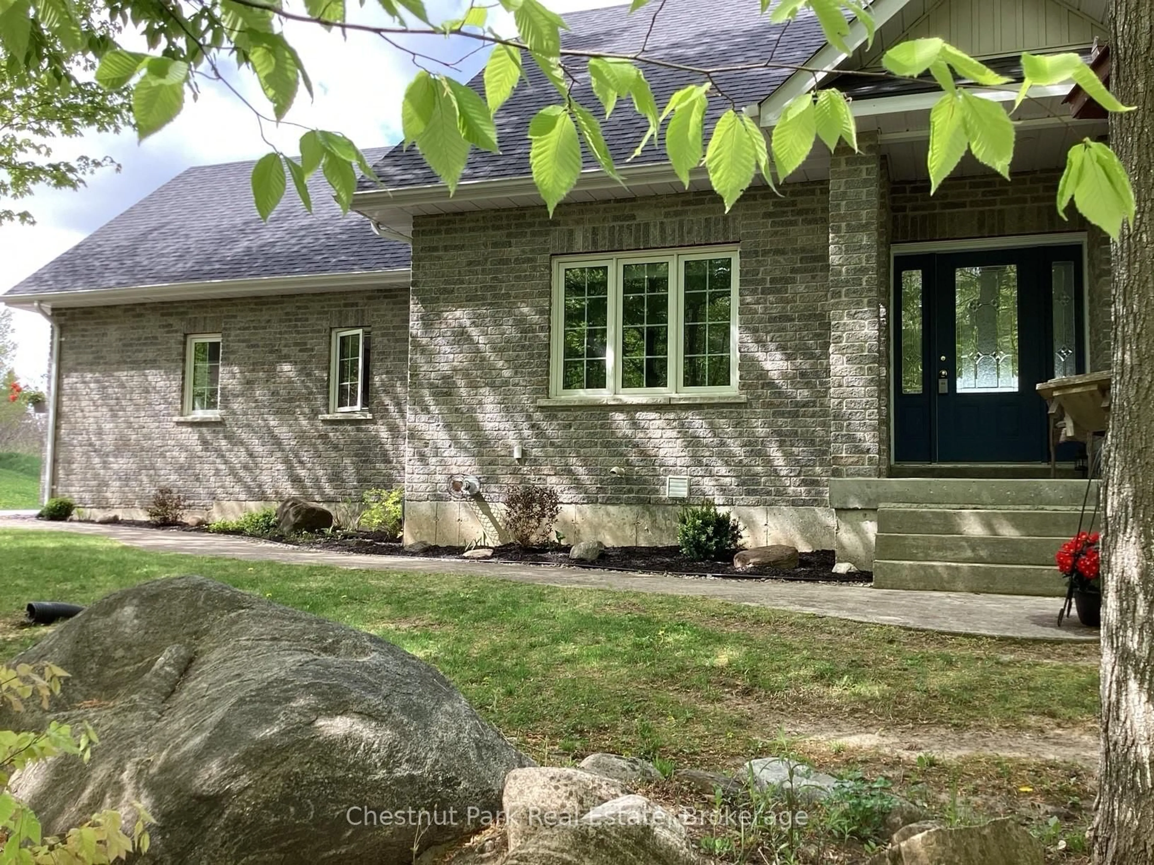 Home with brick exterior material, street for 28 Boyd Cres, Oro-Medonte Ontario L0K 1N0