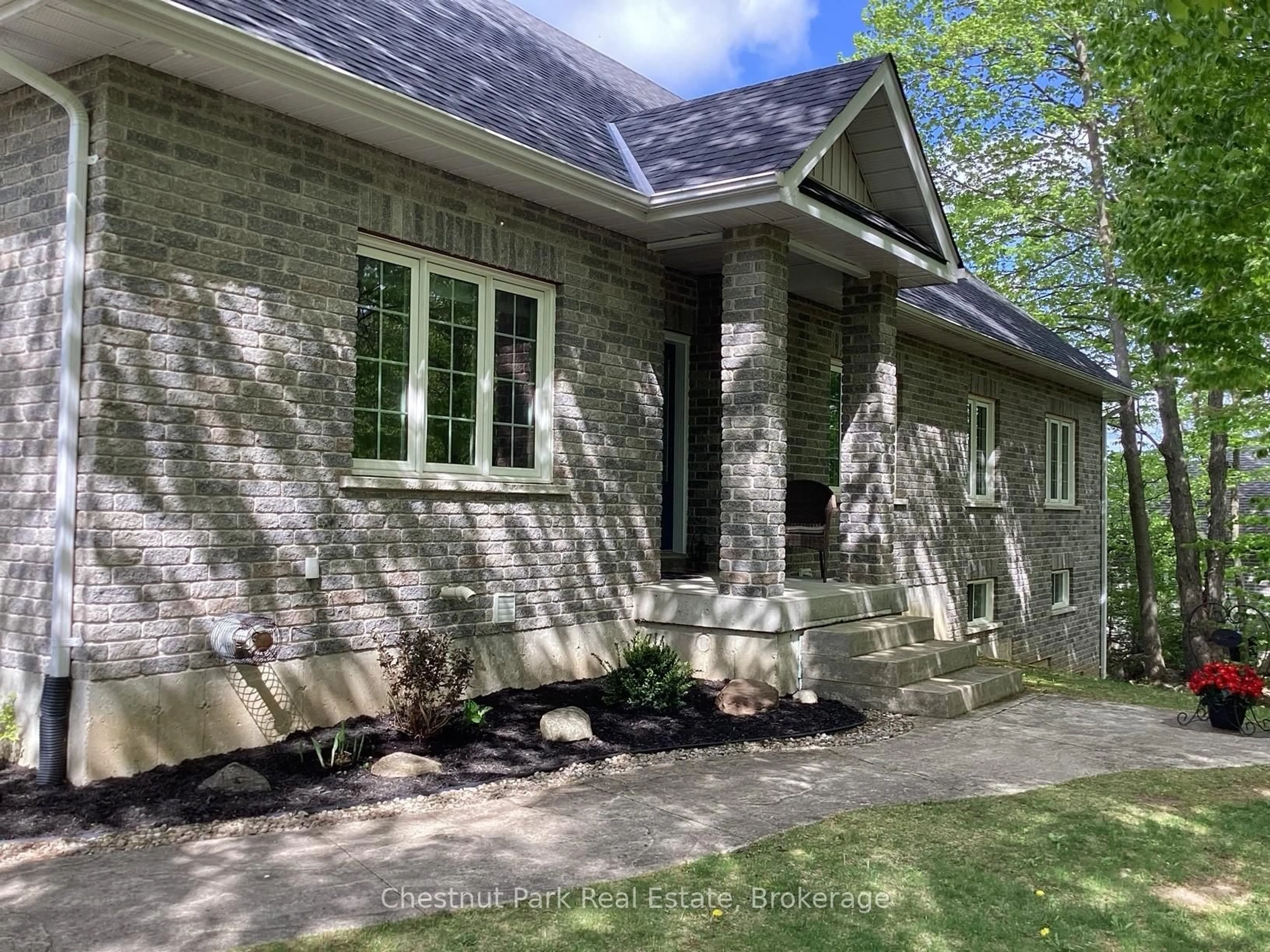 Home with brick exterior material, street for 28 Boyd Cres, Oro-Medonte Ontario L0K 1N0