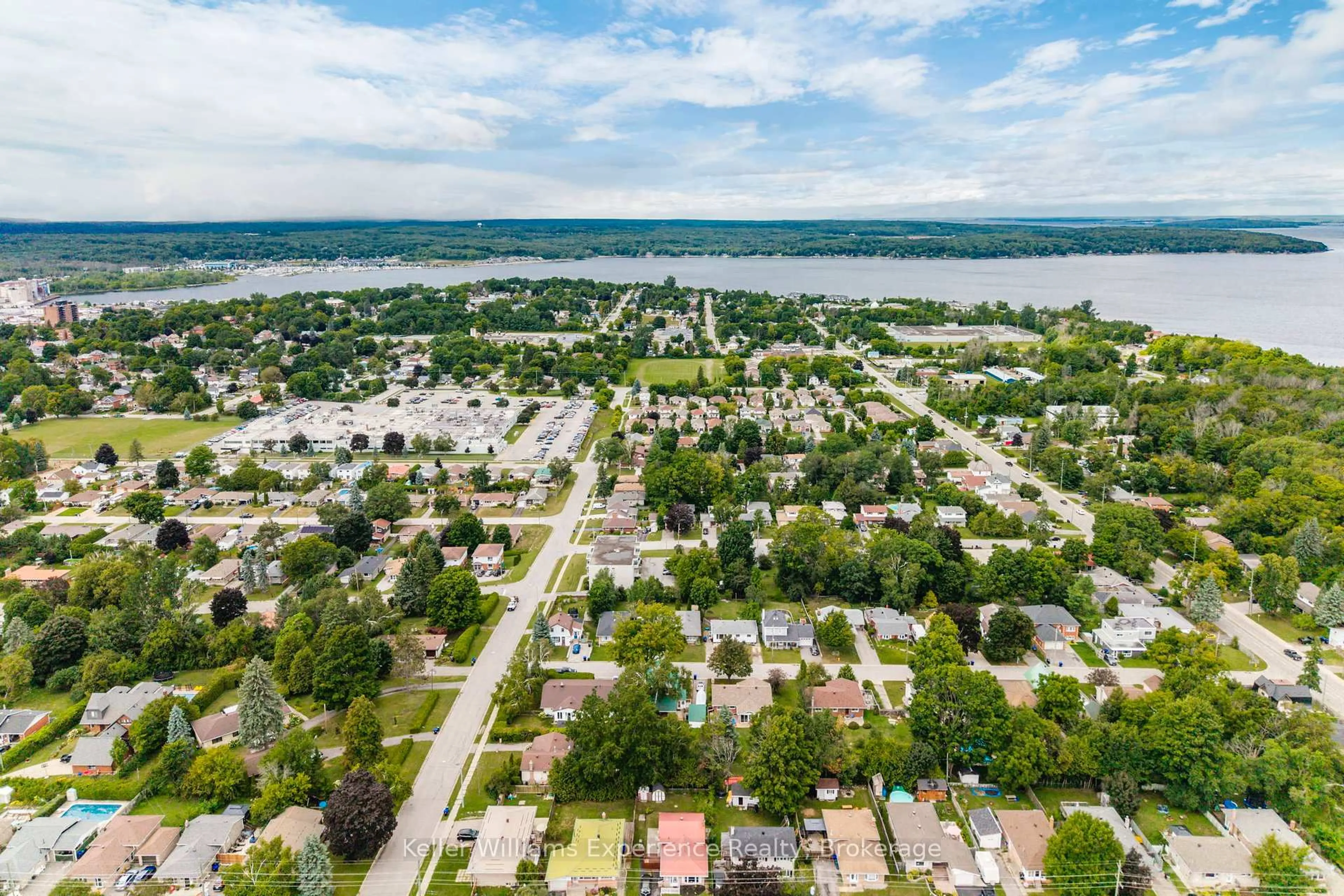 A pic from outside/outdoor area/front of a property/back of a property/a pic from drone, water/lake/river/ocean view for 262 Ruby St, Midland Ontario L4R 2L4
