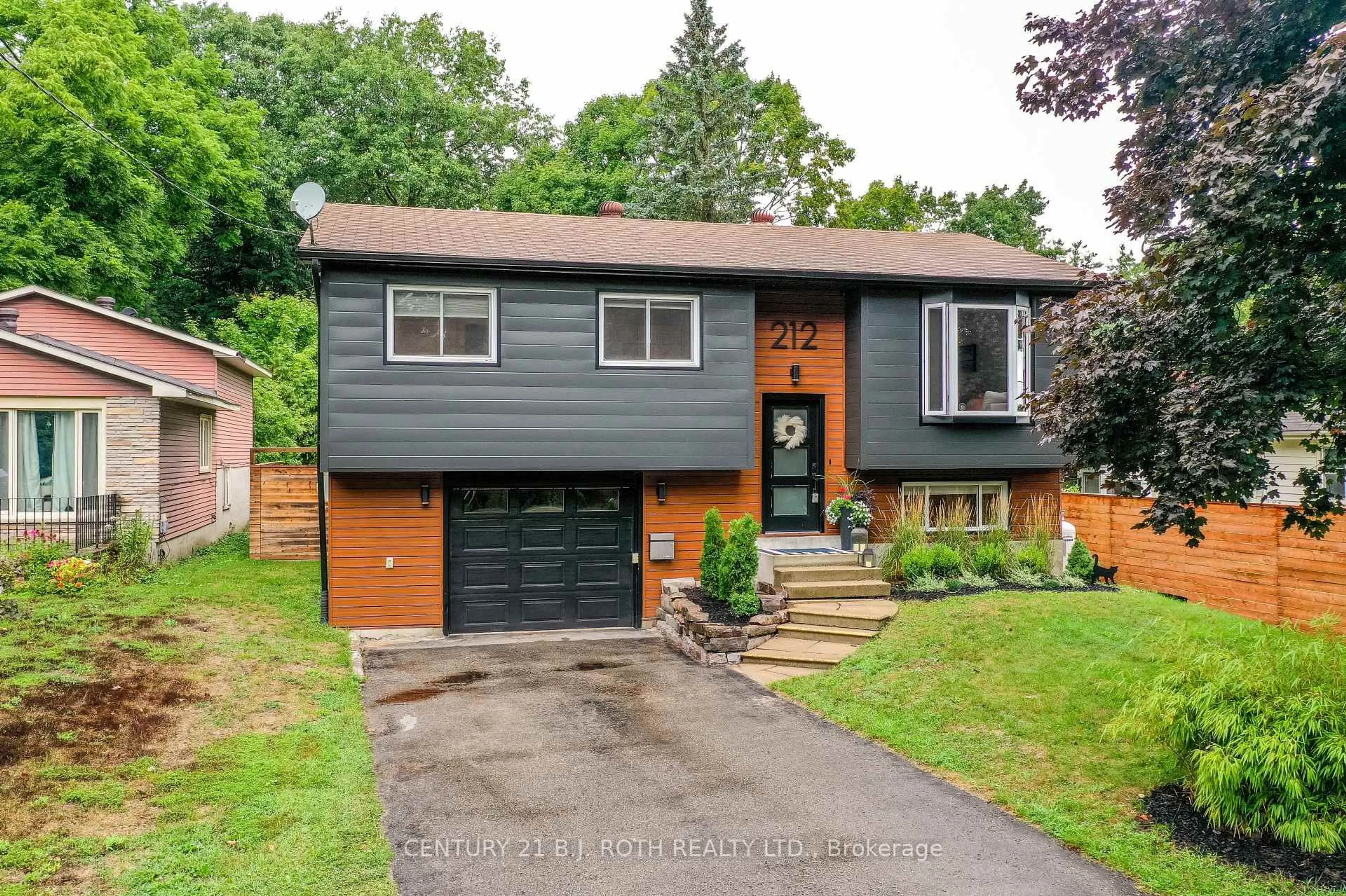 Home with brick exterior material, street for 212 Borland St, Orillia Ontario L3V 2C3