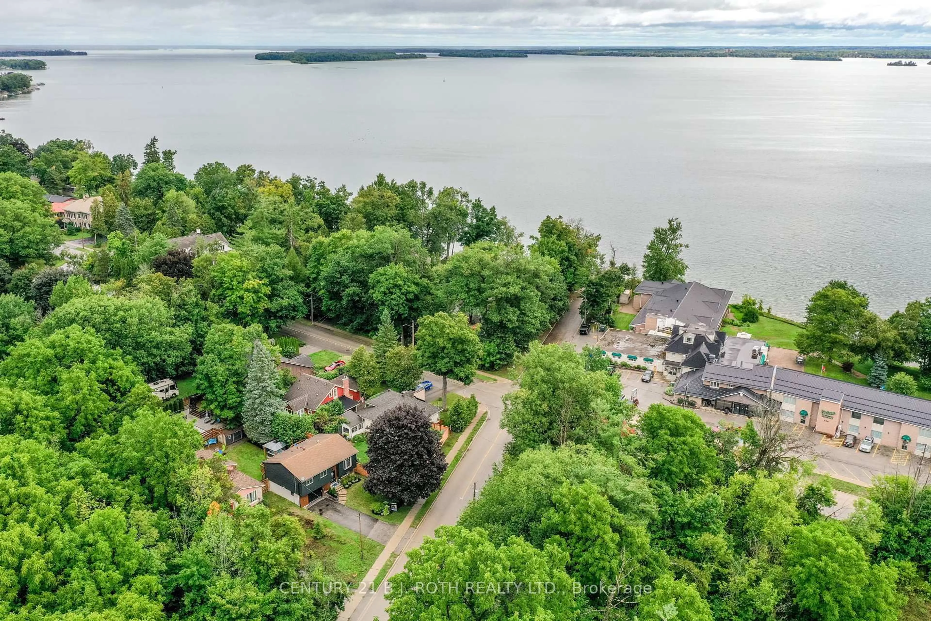A pic from outside/outdoor area/front of a property/back of a property/a pic from drone, water/lake/river/ocean view for 212 Borland St, Orillia Ontario L3V 2C3