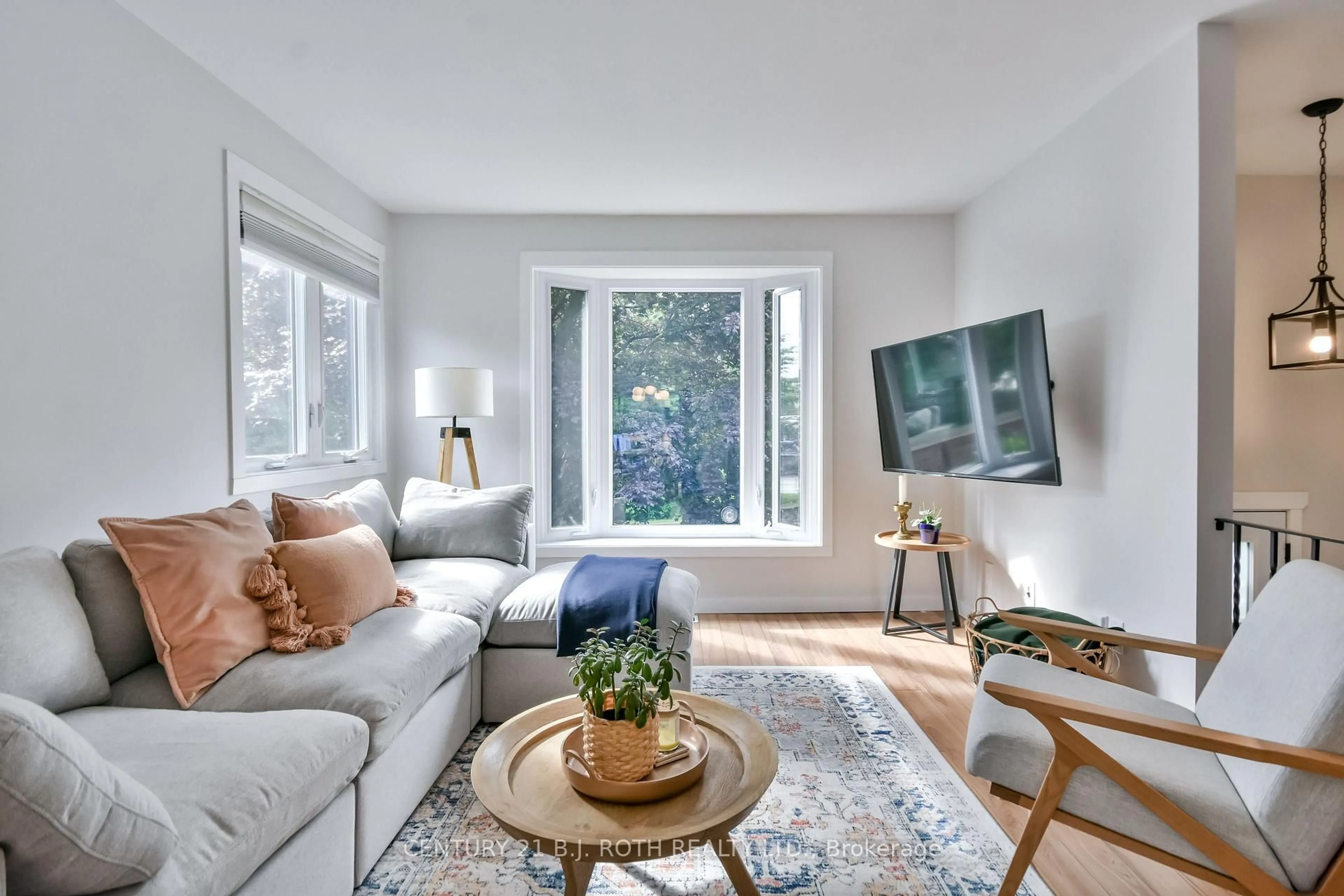 Living room with furniture, unknown for 212 Borland St, Orillia Ontario L3V 2C3
