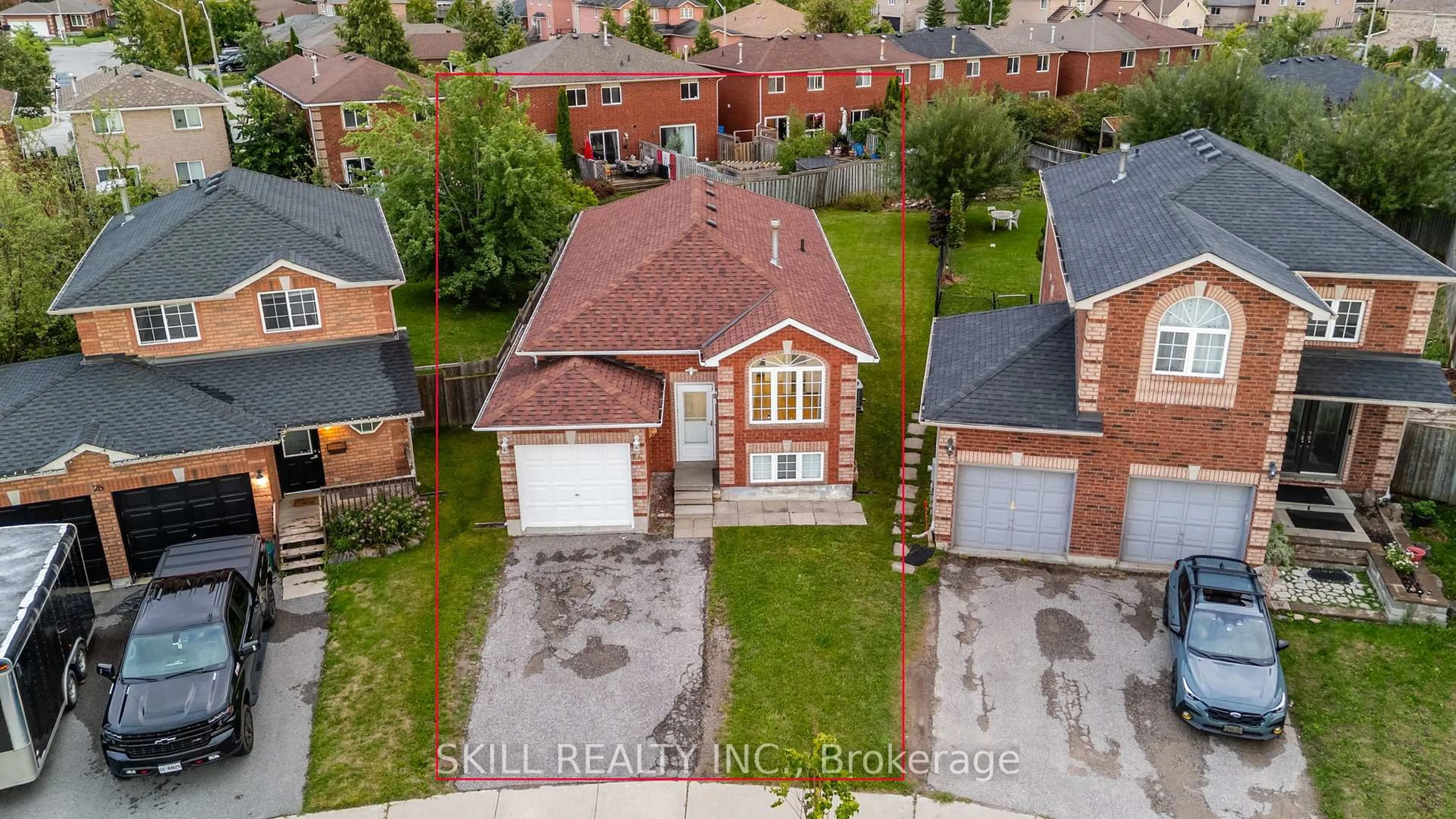 A pic from outside/outdoor area/front of a property/back of a property/a pic from drone, unknown for 26 Weymouth Rd, Barrie Ontario L4M 6R9