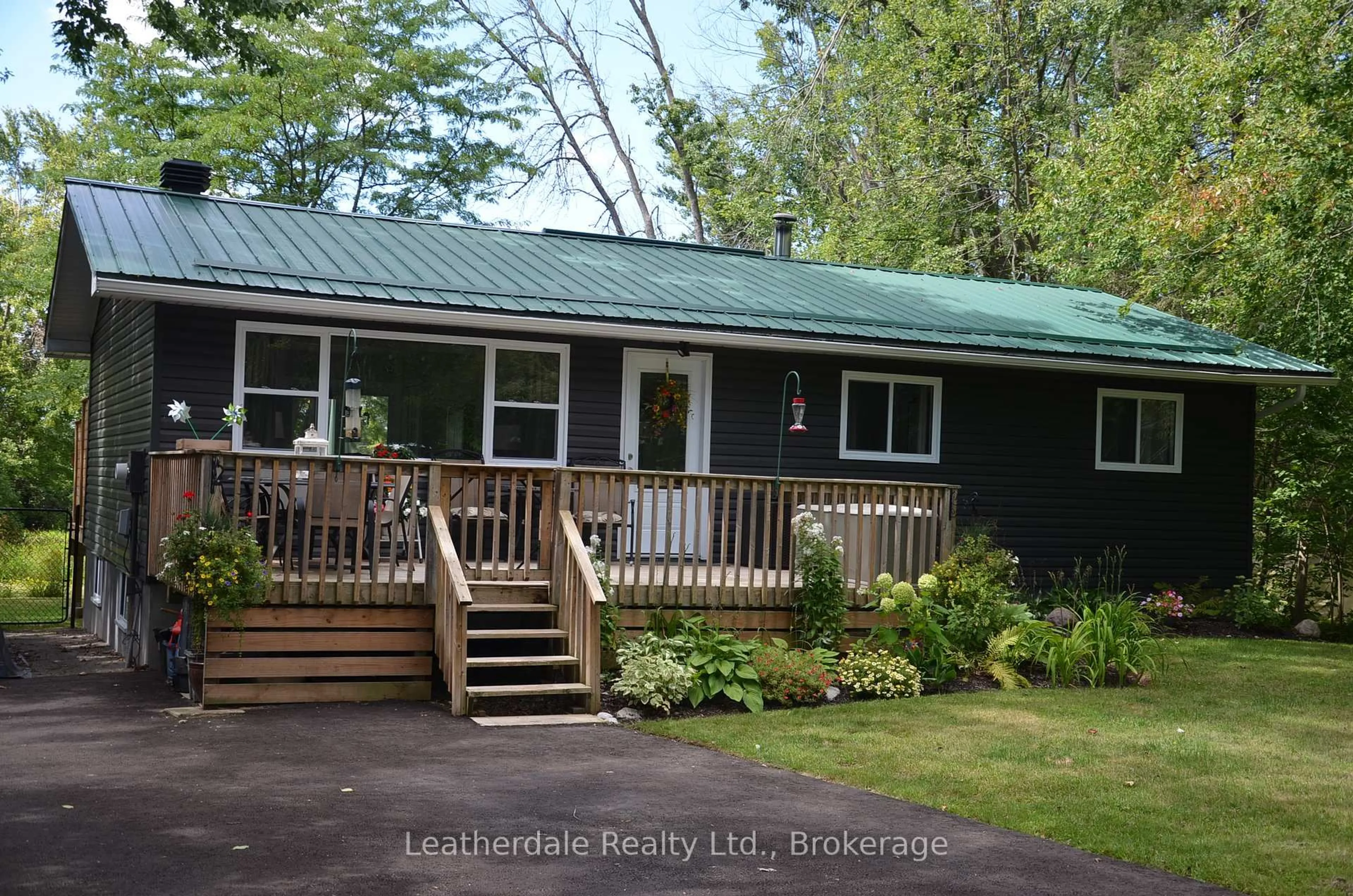 Home with vinyl exterior material, unknown for 3636 Shadow Creek Rd, Severn Ontario L3V 6H3