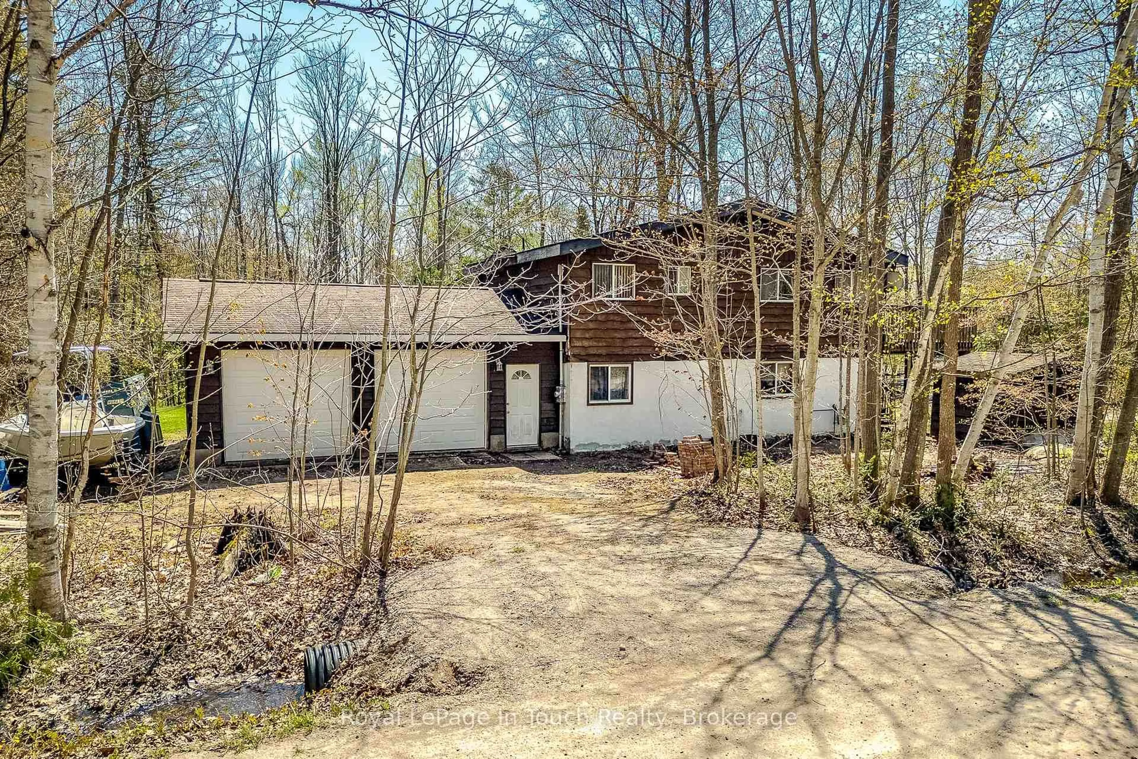 A pic from outside/outdoor area/front of a property/back of a property/a pic from drone, building for 9 Joliet Cres, Tiny Ontario L9M 0G3