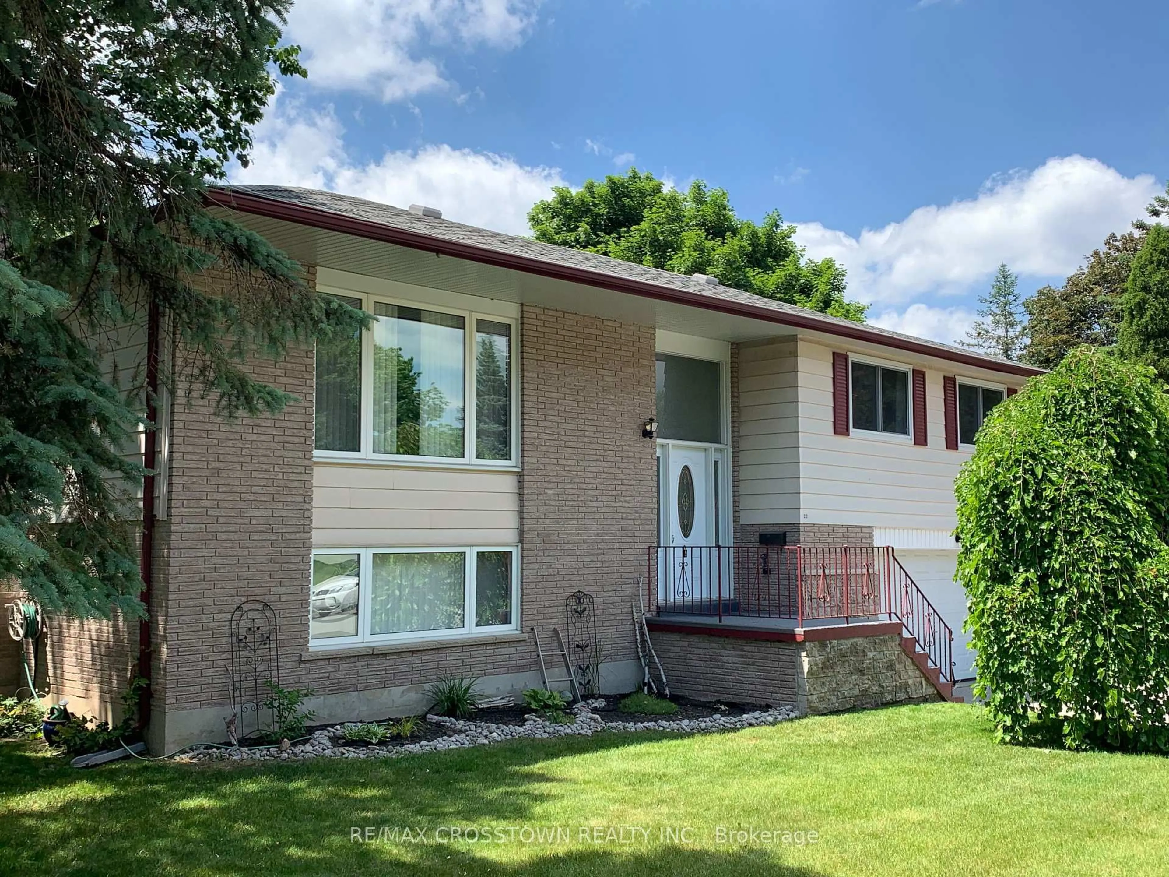 Home with brick exterior material, street for 22 Jane Cres, Barrie Ontario L4N 3T8