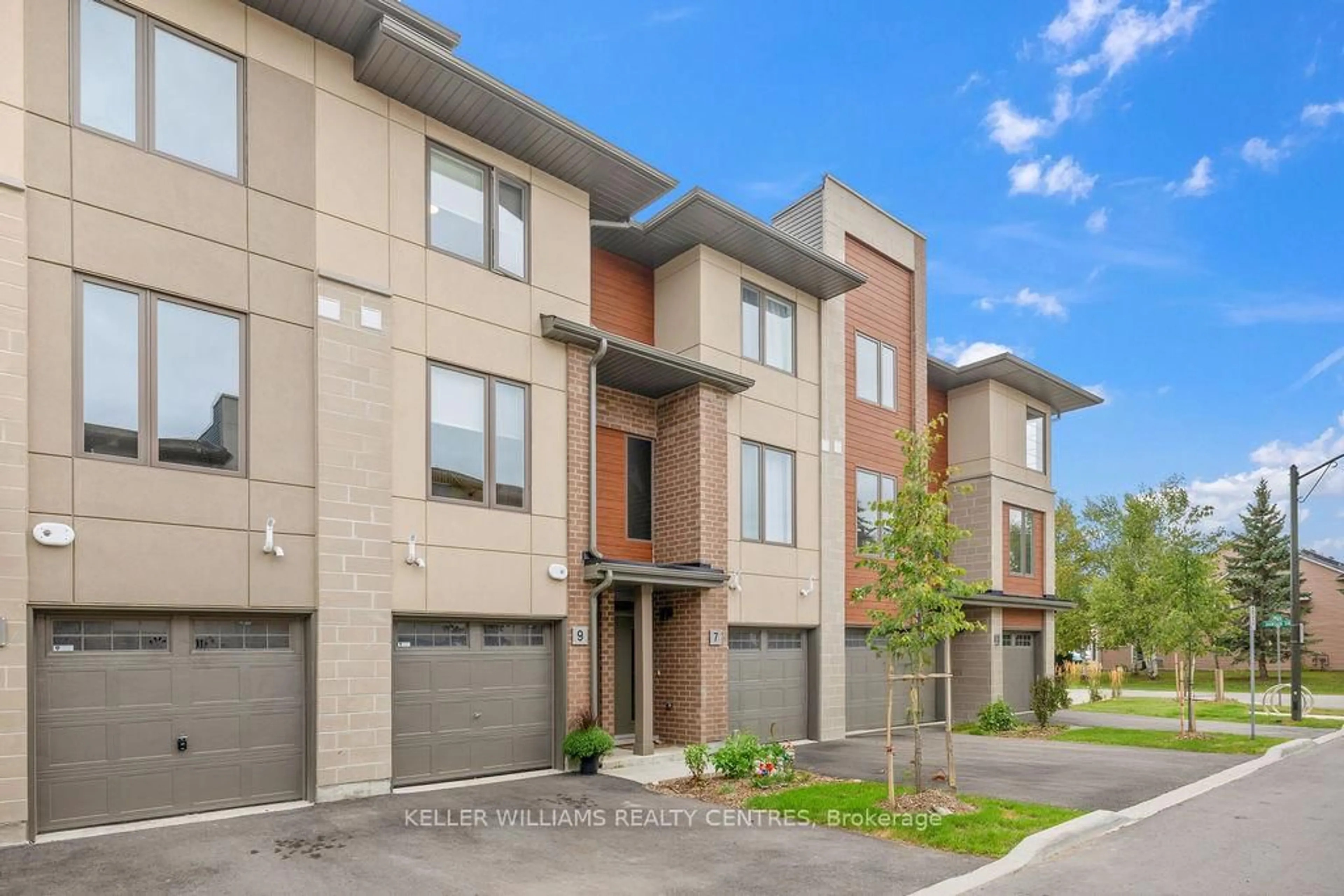 Home with brick exterior material, street for 9 Winters Cres #25, Collingwood Ontario L9Y 5T1