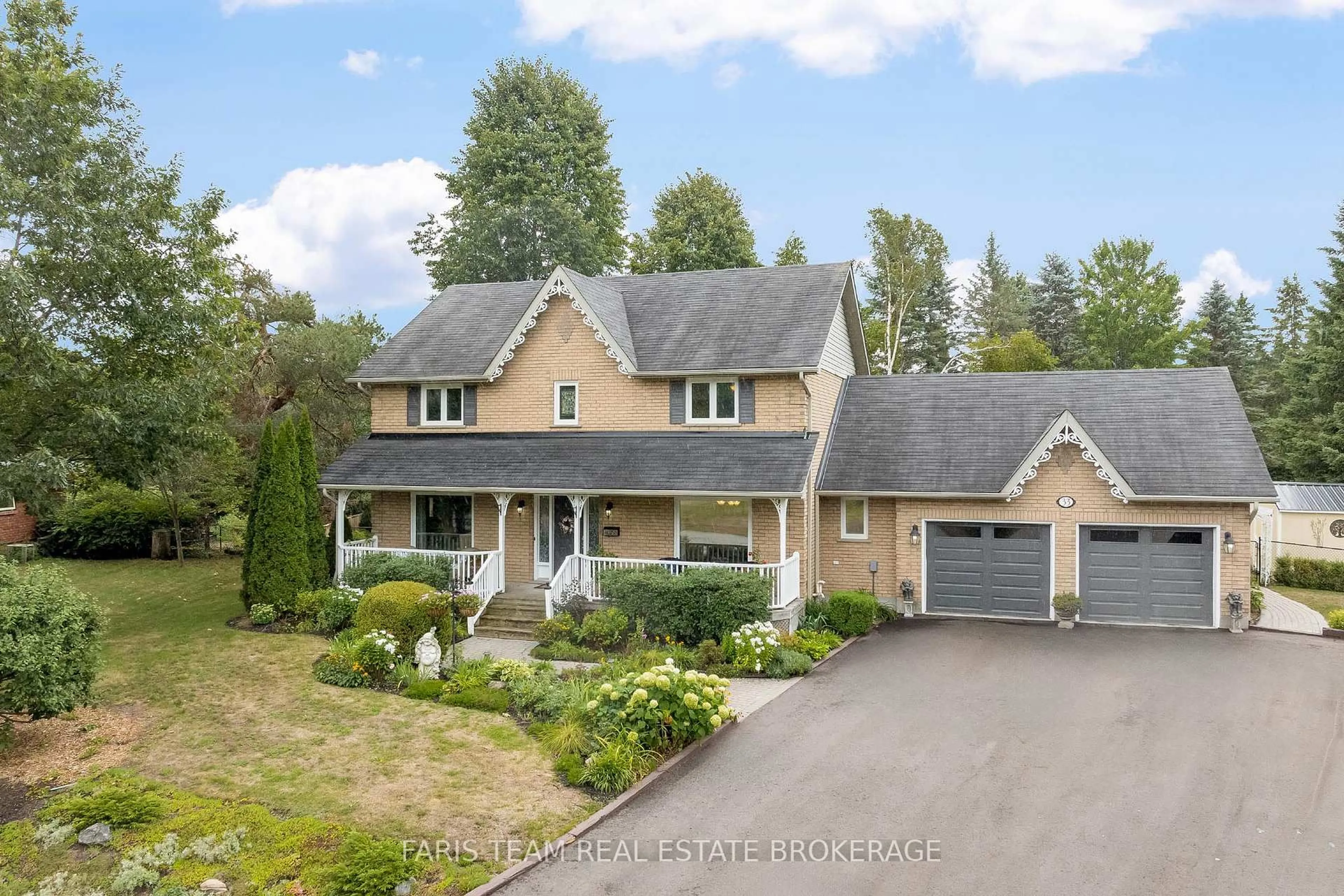 A pic from outside/outdoor area/front of a property/back of a property/a pic from drone, street for 33 Willow Landing Rd, Springwater Ontario L9X 0R2
