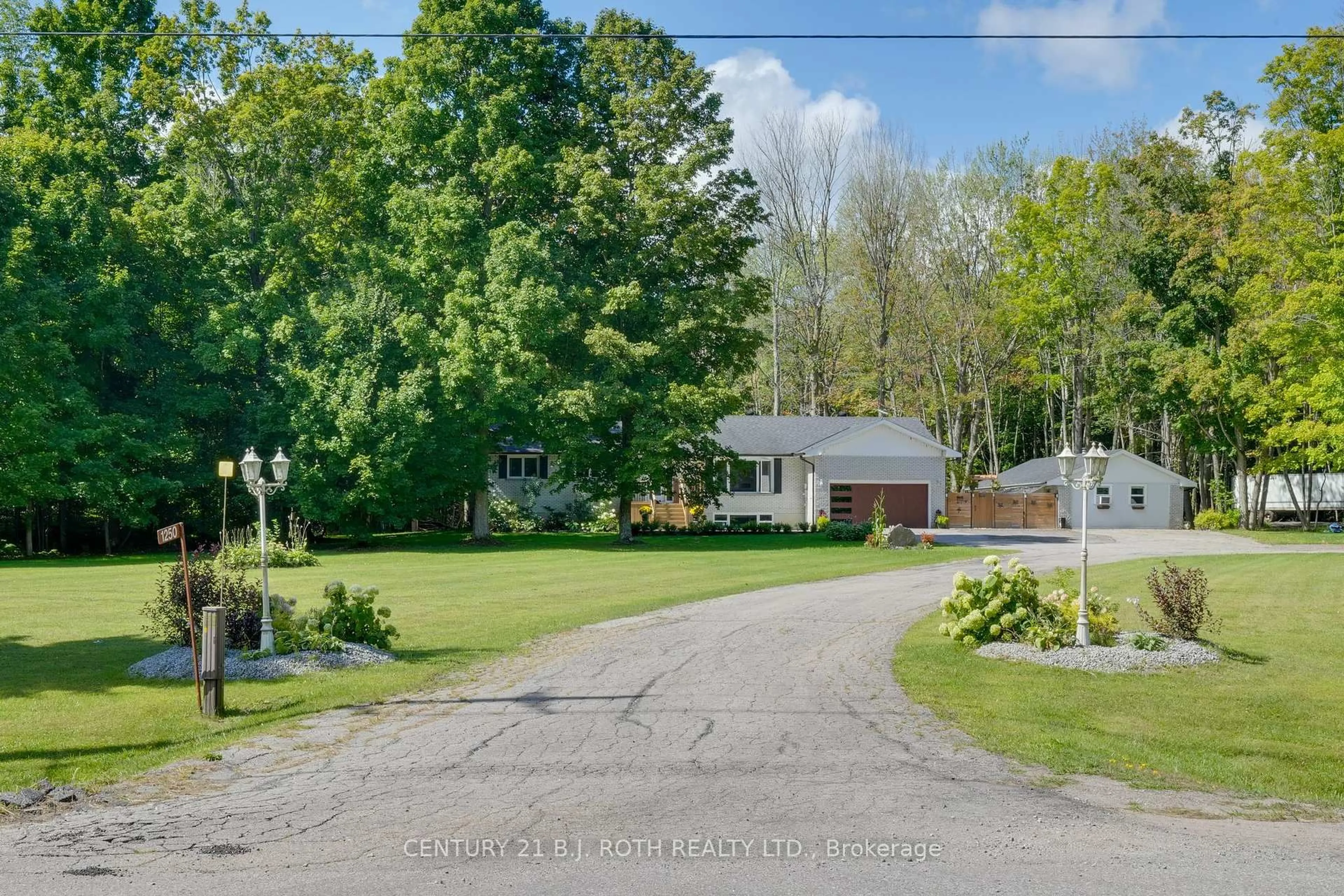 A pic from outside/outdoor area/front of a property/back of a property/a pic from drone, street for 1250 County Road 6 Rd, Tiny Ontario L0L 2T0