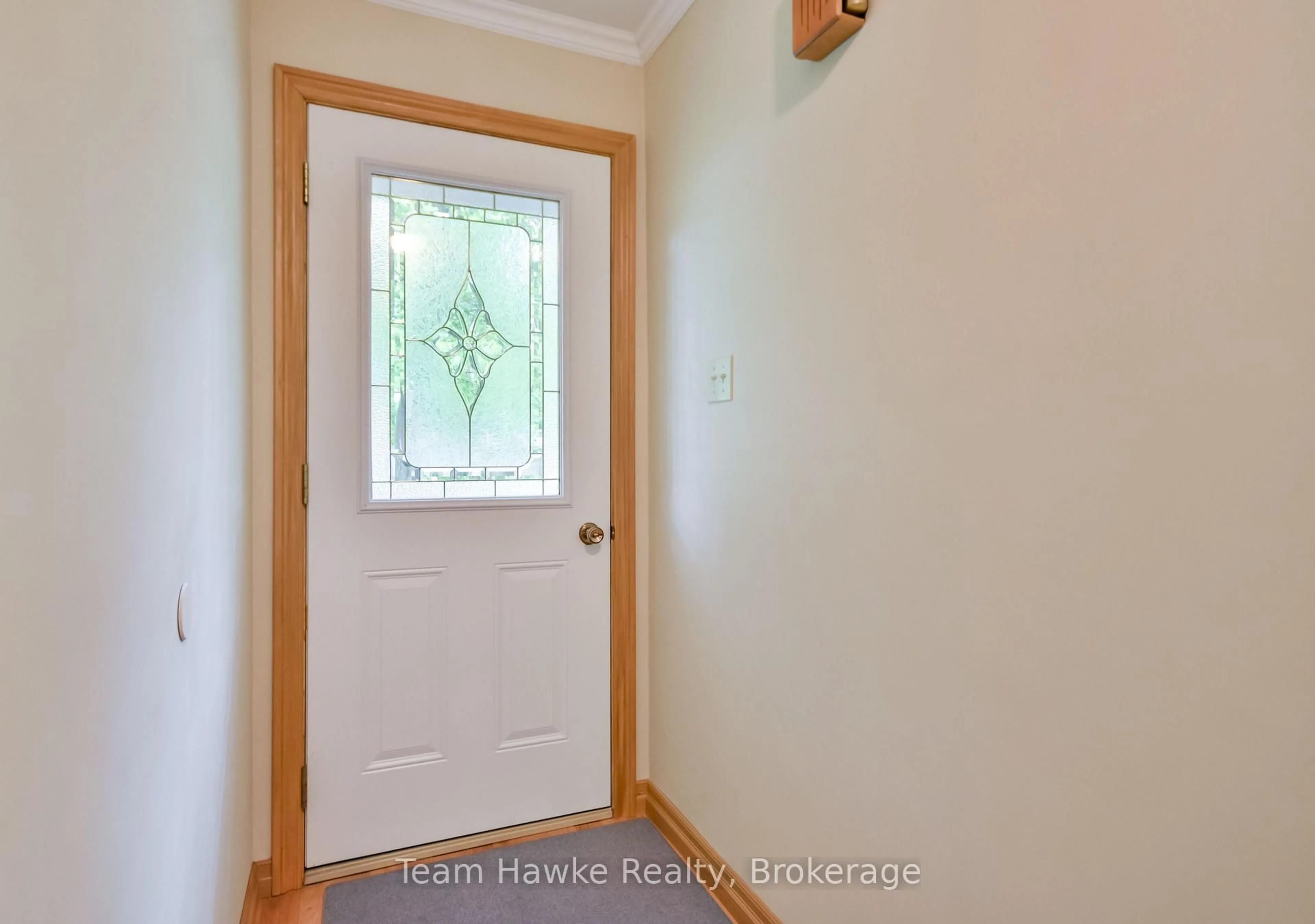 Indoor entryway for 1262 Everton Rd, Midland Ontario L4R 5J5