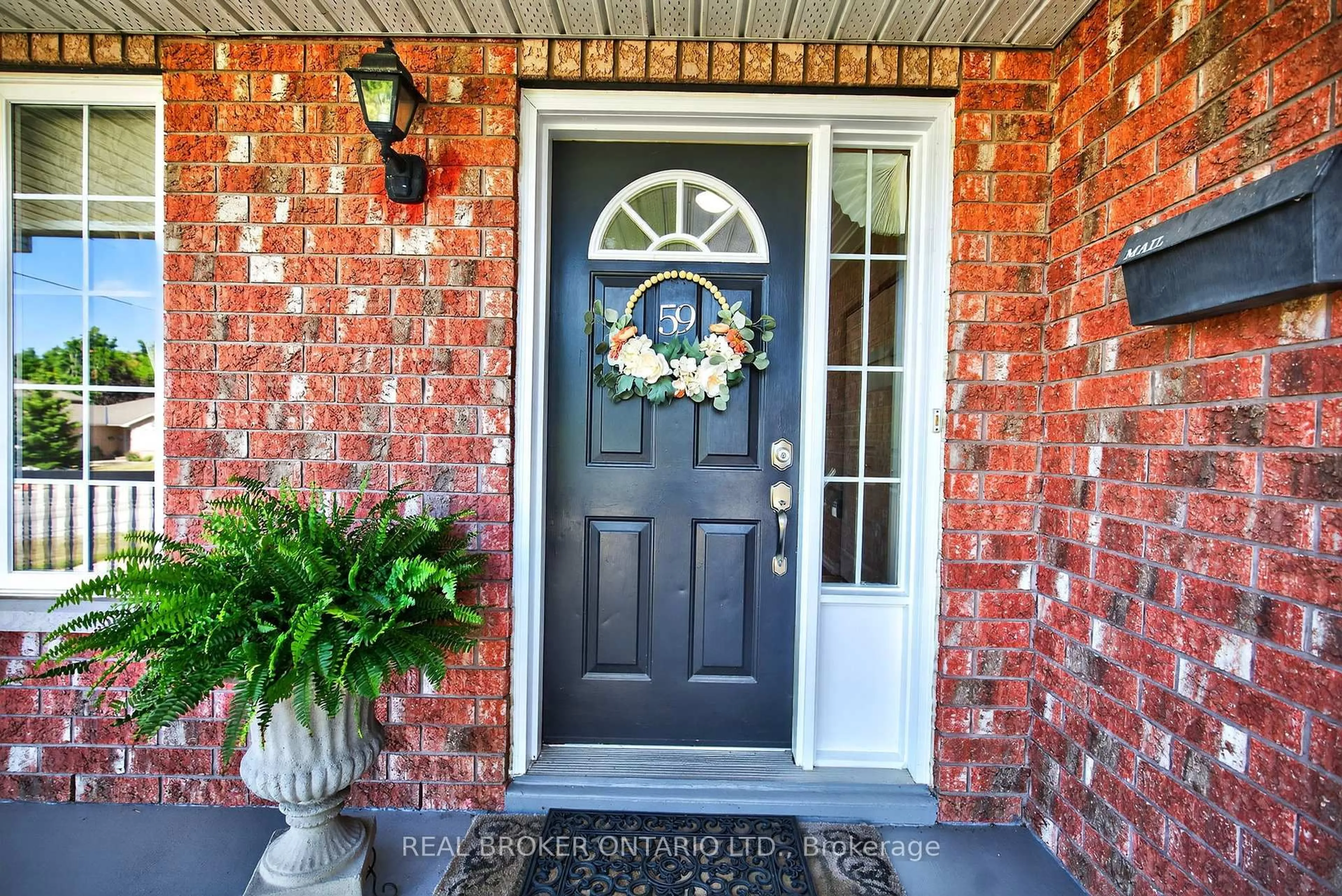 Indoor entryway for 59 Osprey Ridge Rd, Barrie Ontario L4M 6P2