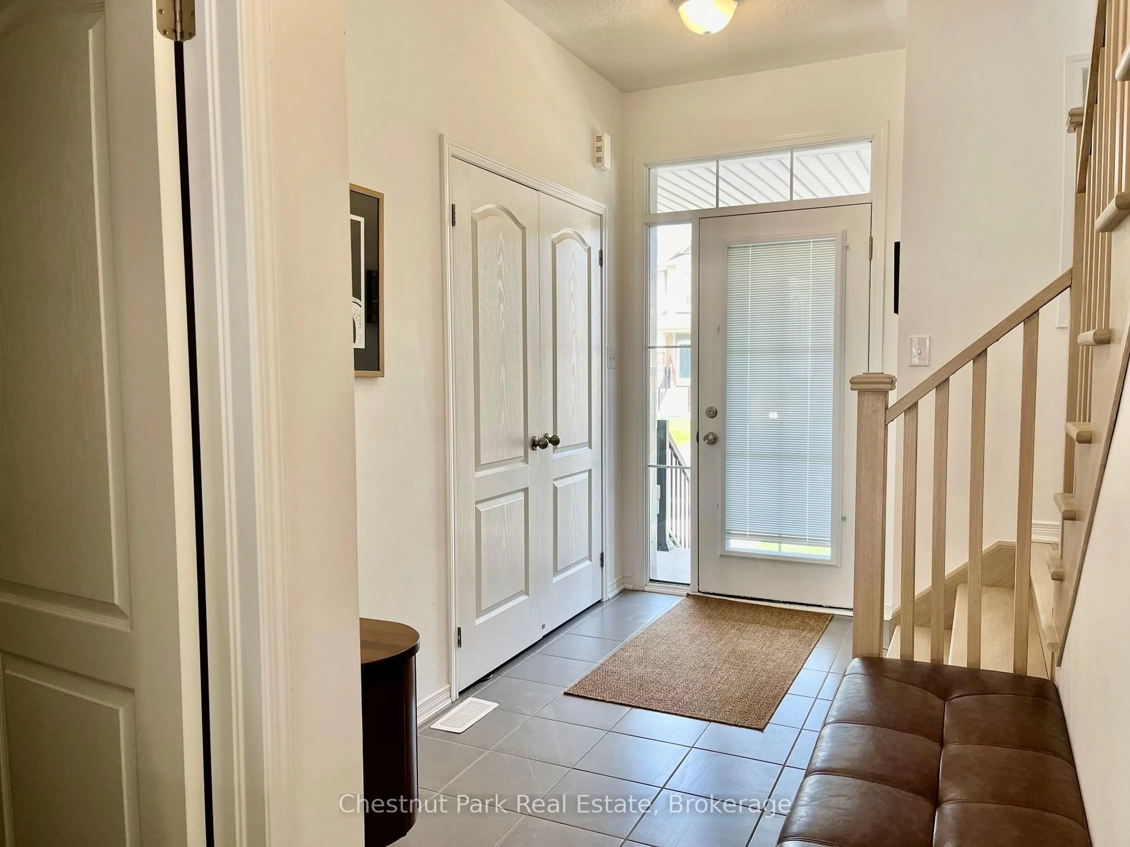 Indoor entryway for 26 Albany St, Collingwood Ontario L9Y 3W8