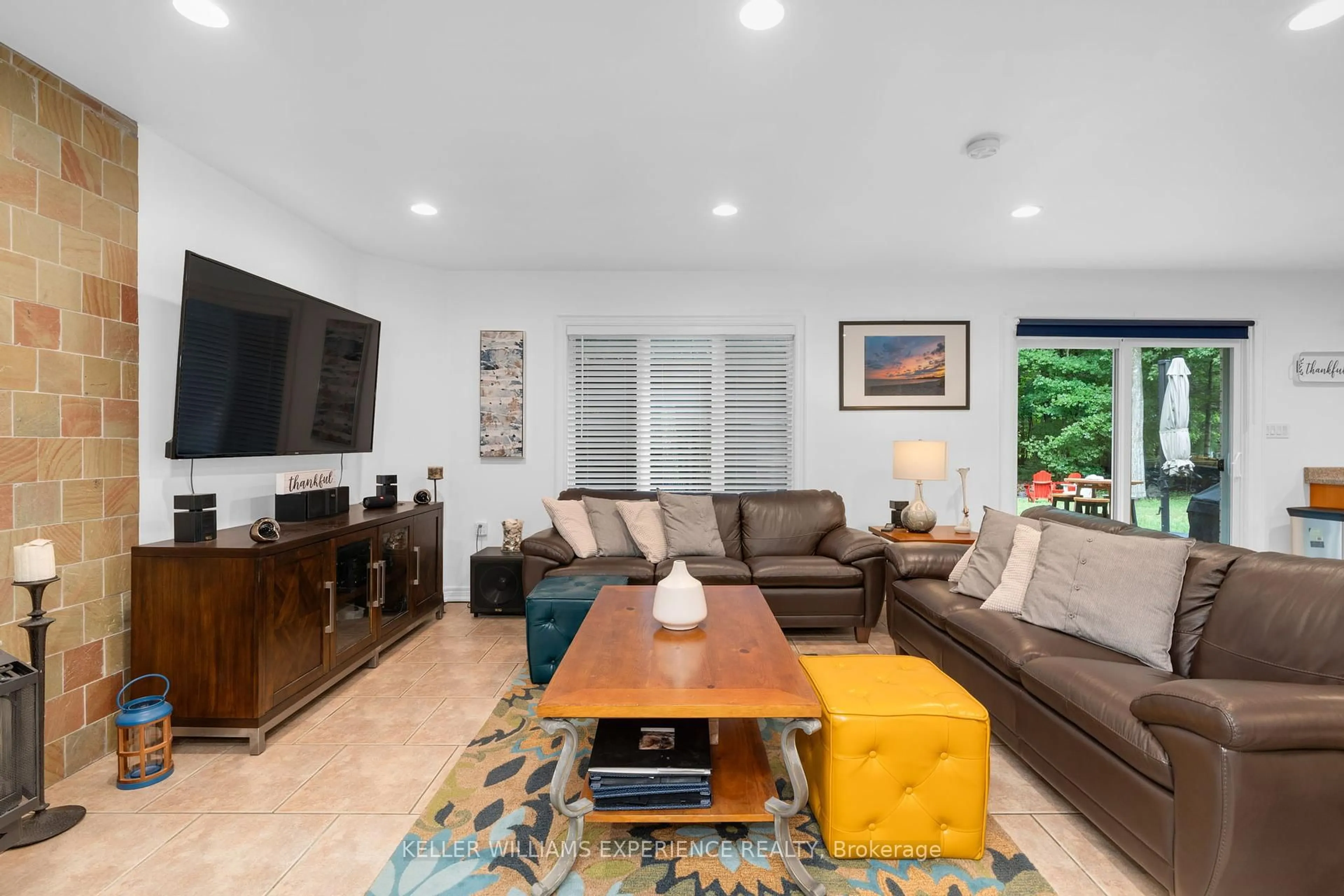 Living room with furniture, unknown for 100 Desroches Tr, Tiny Ontario L9M 0H9