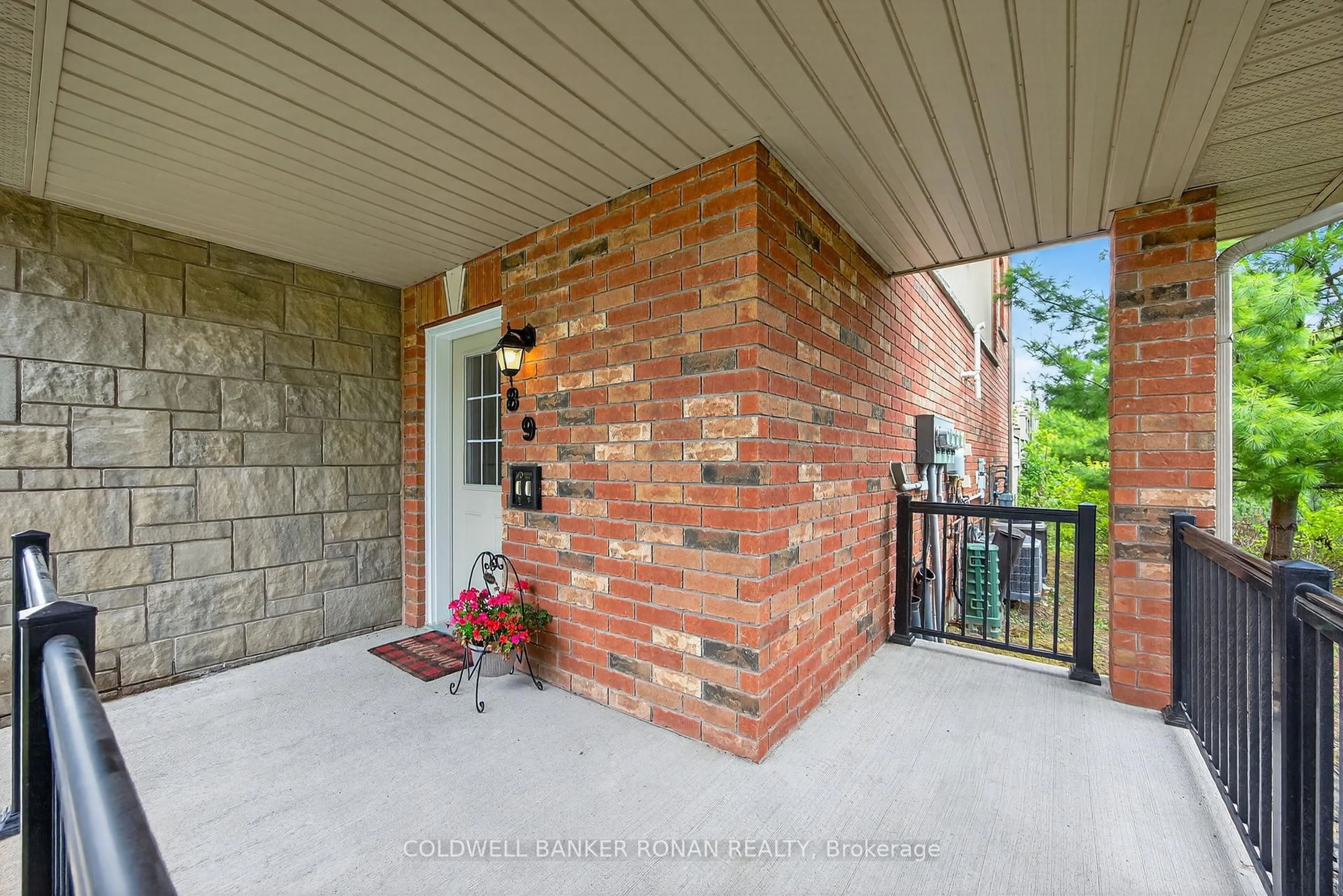 Home with brick exterior material, street for 49 Ferndale Dr #8, Barrie Ontario L4N 5W9