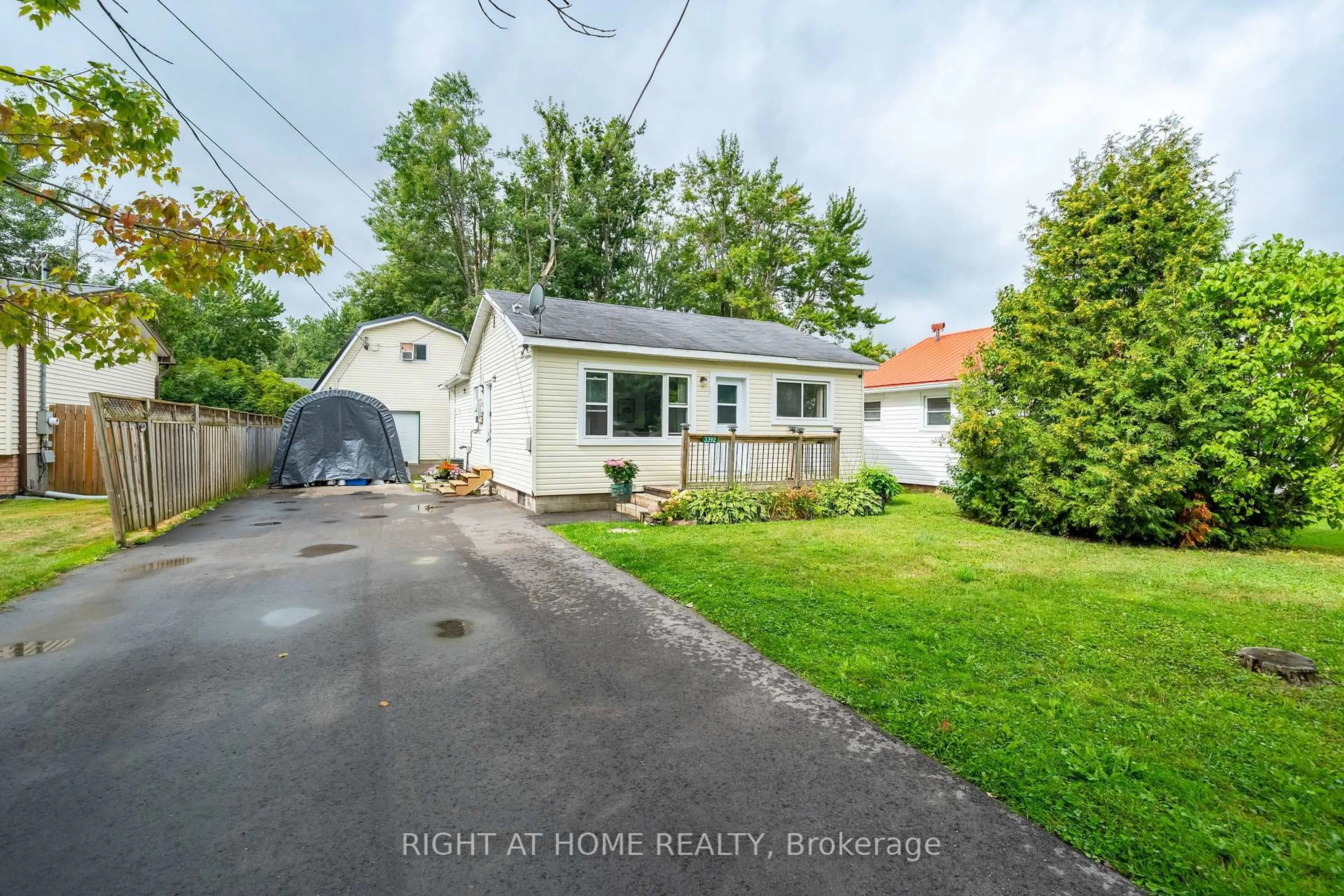 A pic from outside/outdoor area/front of a property/back of a property/a pic from drone, street for 3392 Coronation Ave, Severn Ontario L0K 1G0