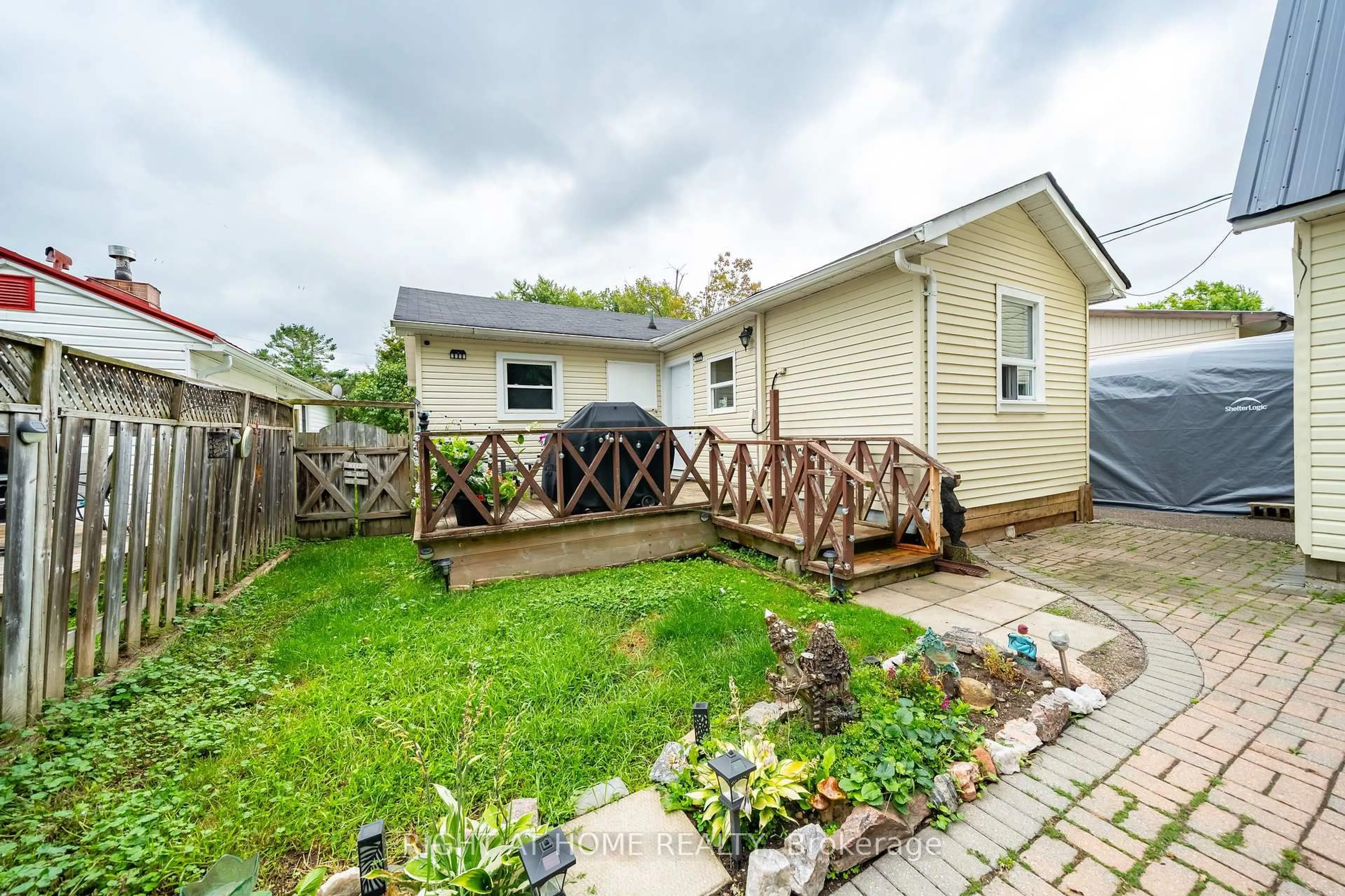 Patio, street for 3392 Coronation Ave, Severn Ontario L0K 1G0