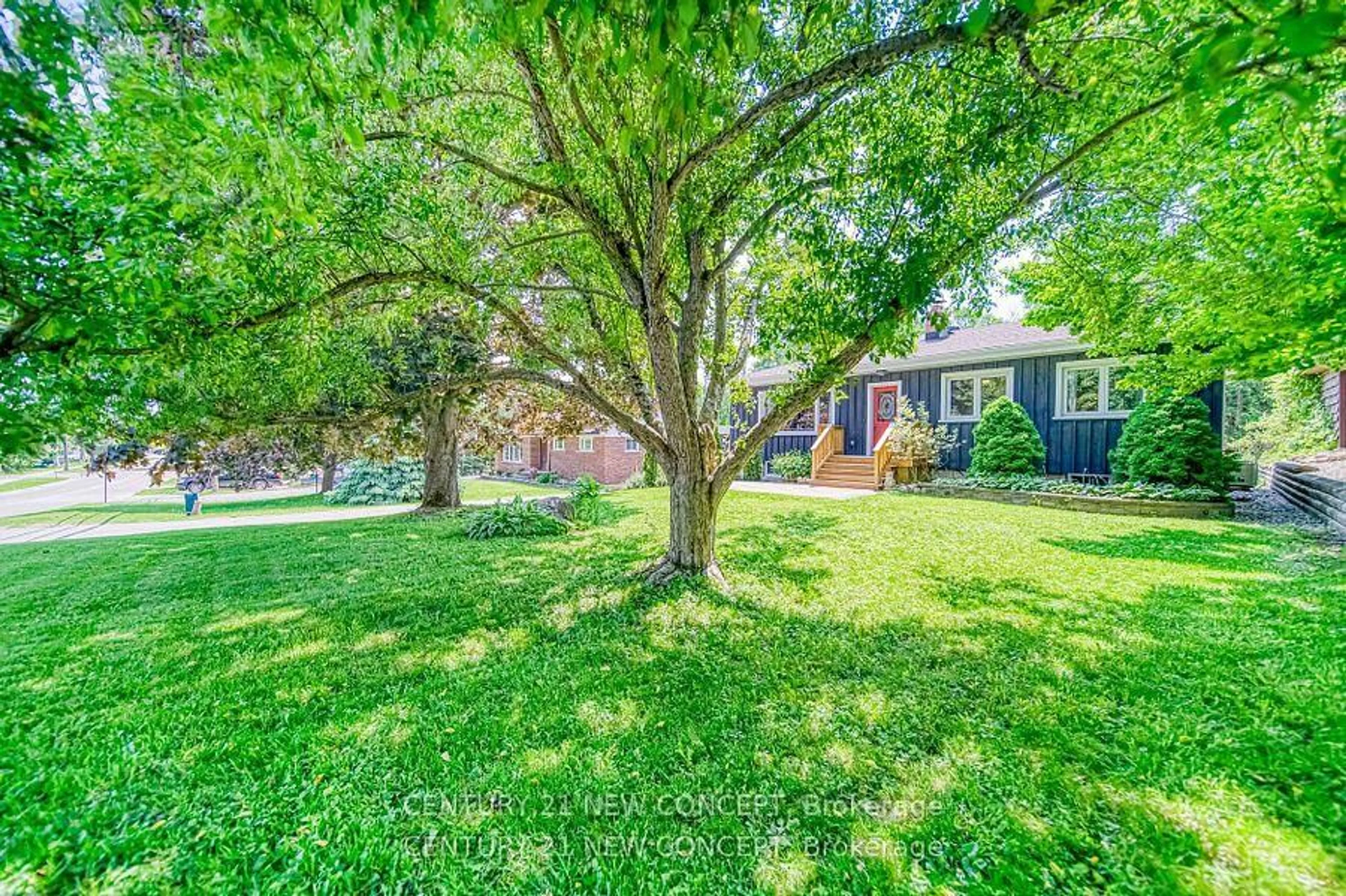 A pic from outside/outdoor area/front of a property/back of a property/a pic from drone, street for 51 Fittons Rd, Orillia Ontario L3V 2J2
