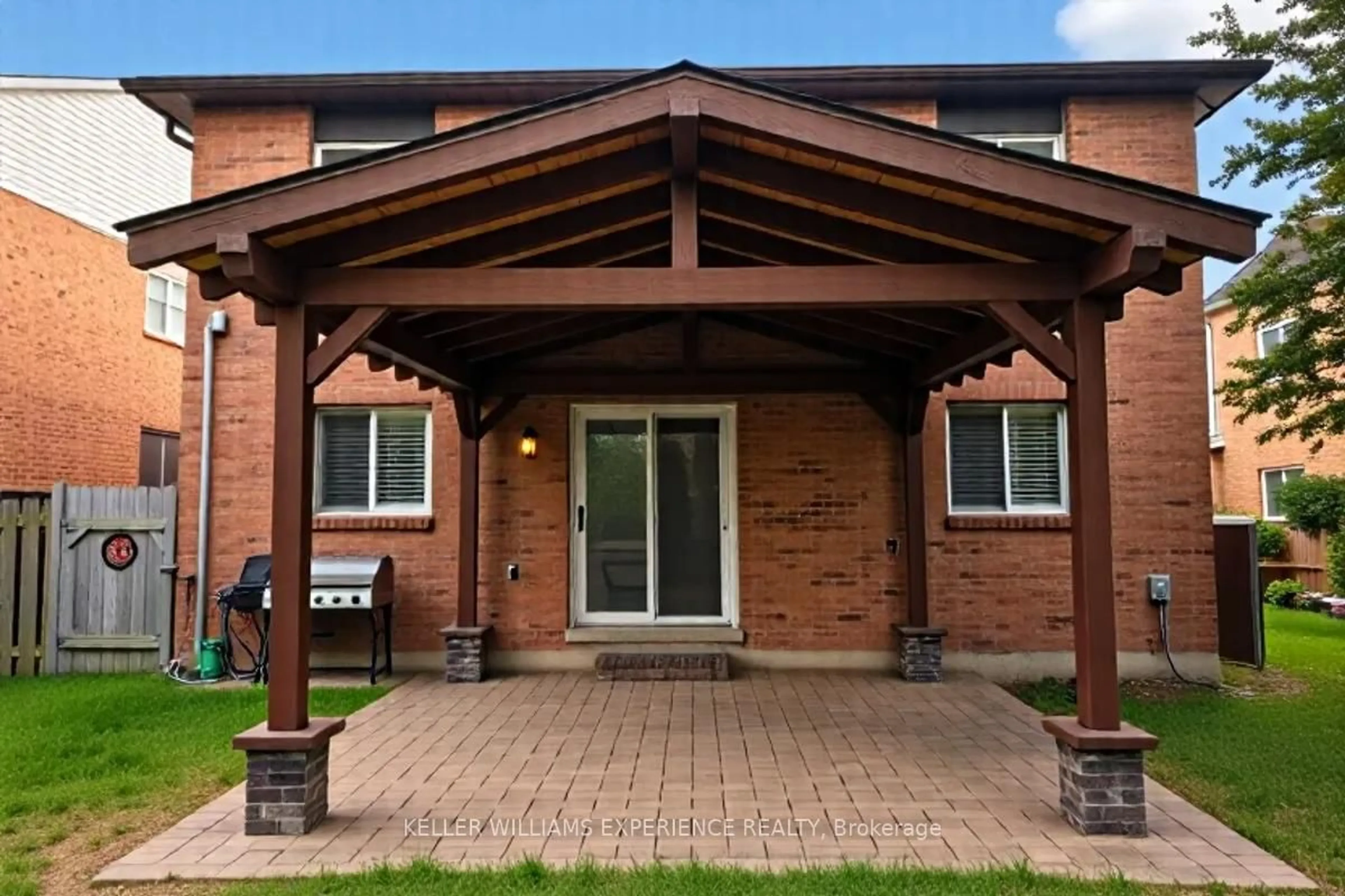 Patio, building for 22 River Ridge Rd, Barrie Ontario L4N 7G2