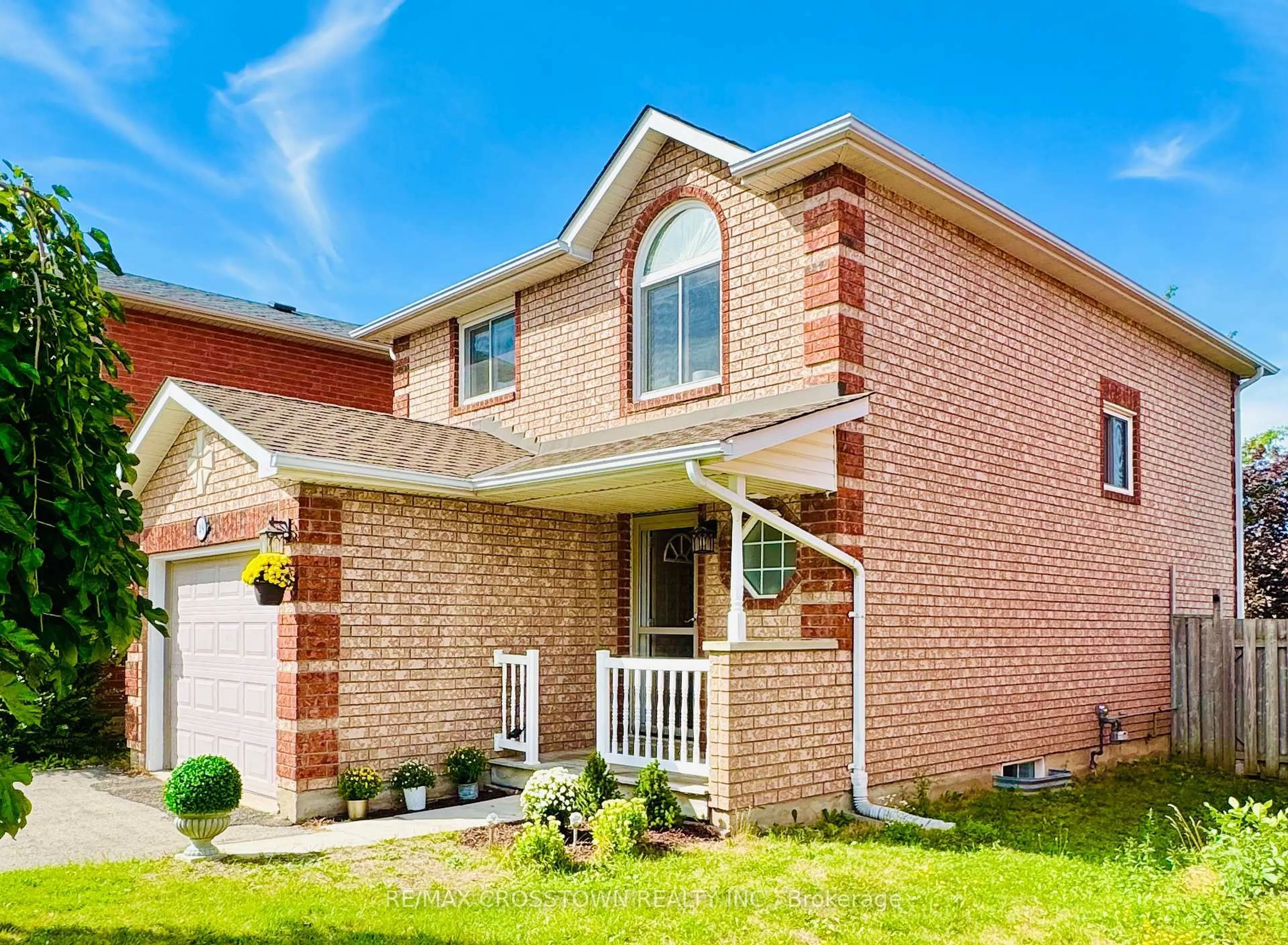 Home with brick exterior material, street for 49 Tunbridge Rd, Barrie Ontario L4M 6S9