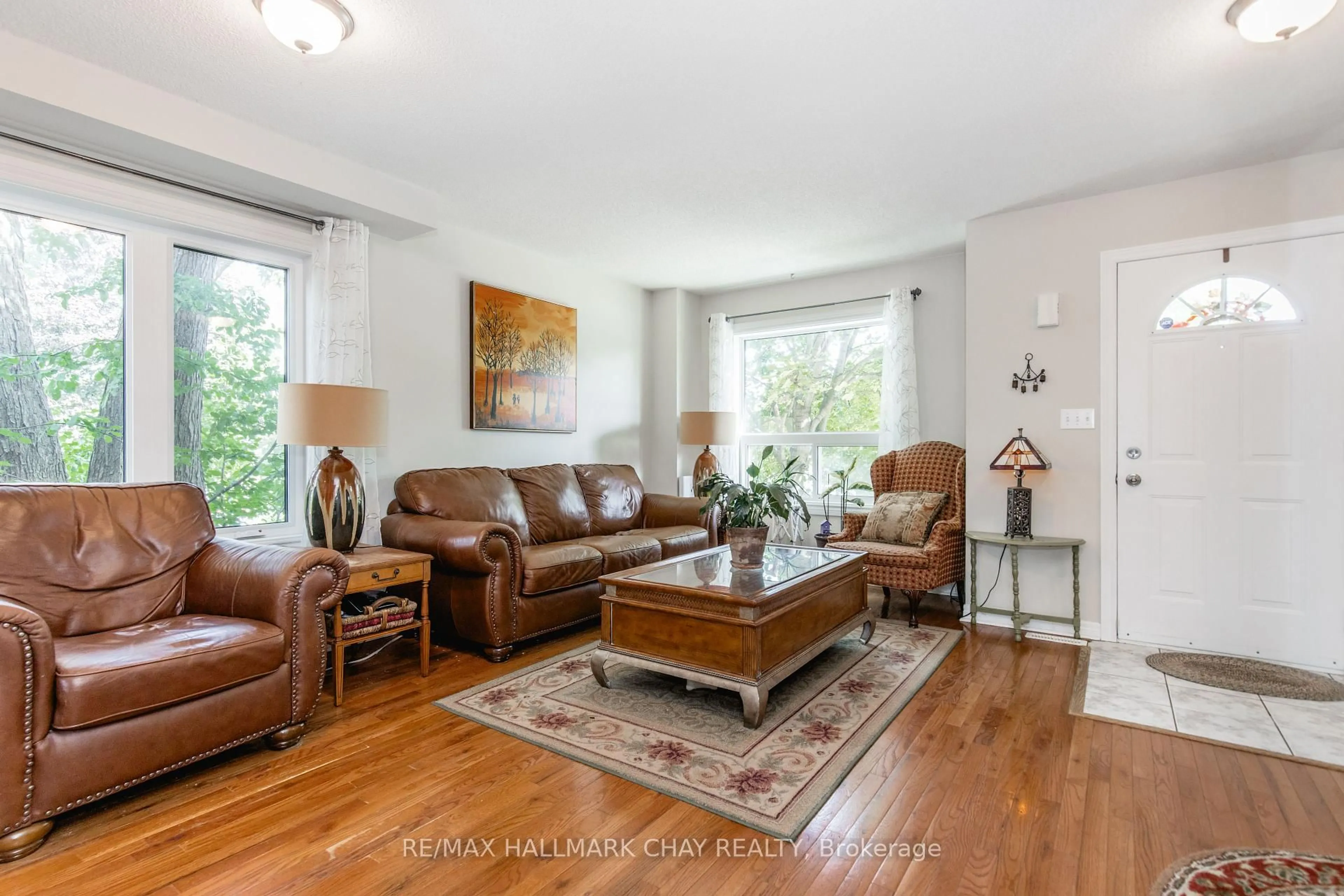 Living room with furniture, wood/laminate floor for 234 Cundles Rd #11, Barrie Ontario L4M 6L1
