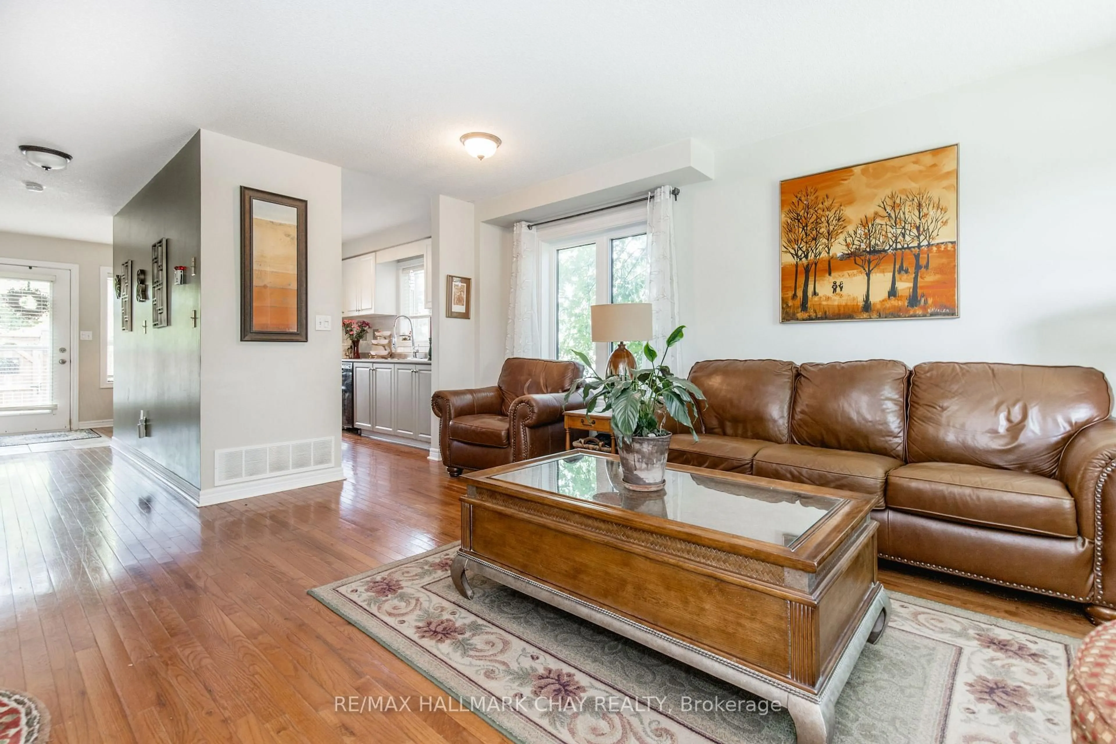 Living room with furniture, wood/laminate floor for 234 Cundles Rd #11, Barrie Ontario L4M 6L1