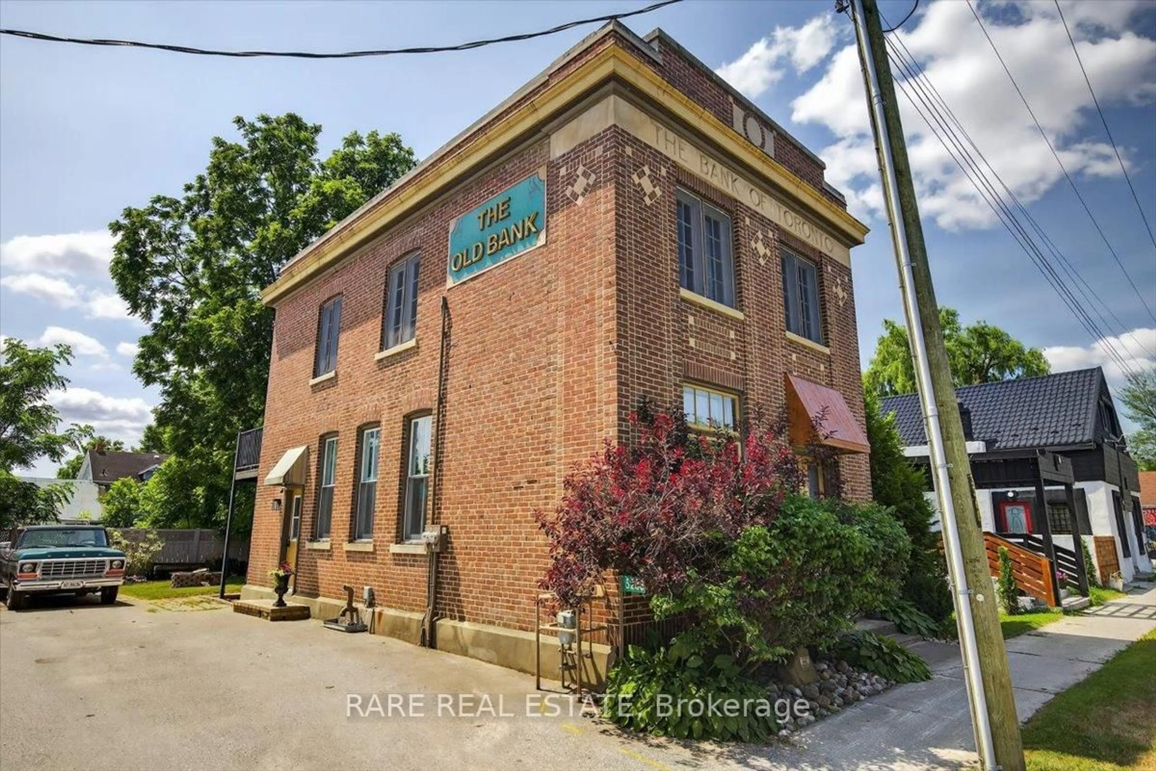 Home with brick exterior material, building for 5283 County Road 9 Rd, Clearview Ontario L0M 1N0