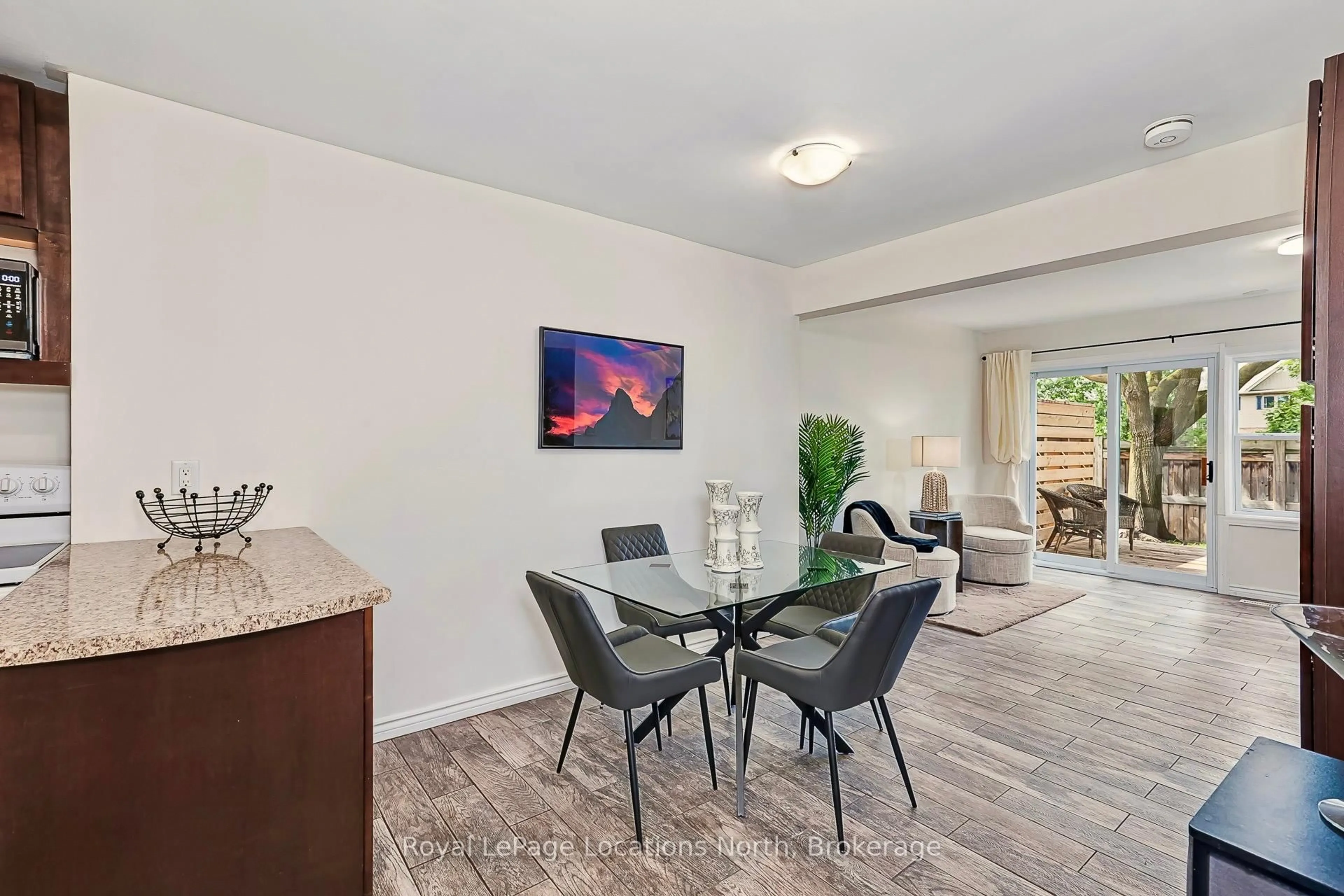 Unknown for 585 Tenth St, Collingwood Ontario L9Y 4K6