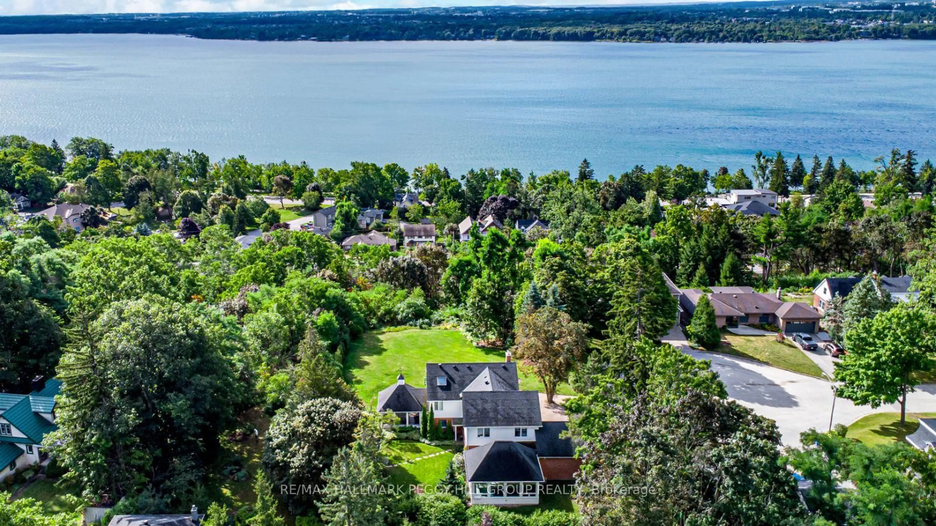 A pic from outside/outdoor area/front of a property/back of a property/a pic from drone, water/lake/river/ocean view for 150 Collingwood St, Barrie Ontario L4M 5M3