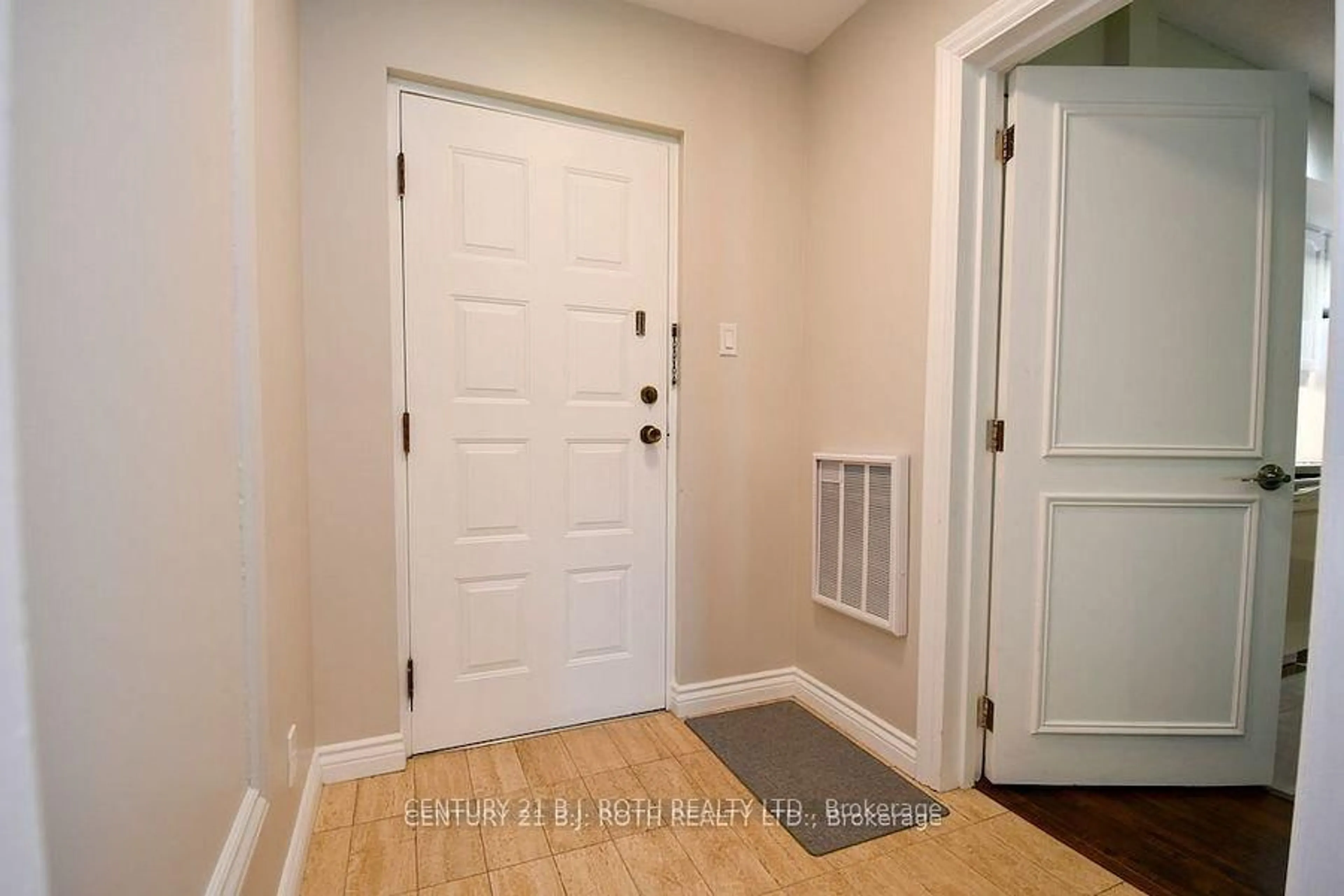 Indoor entryway for 60 Laguna Pkwy #15, Ramara Ontario L0K 1B0