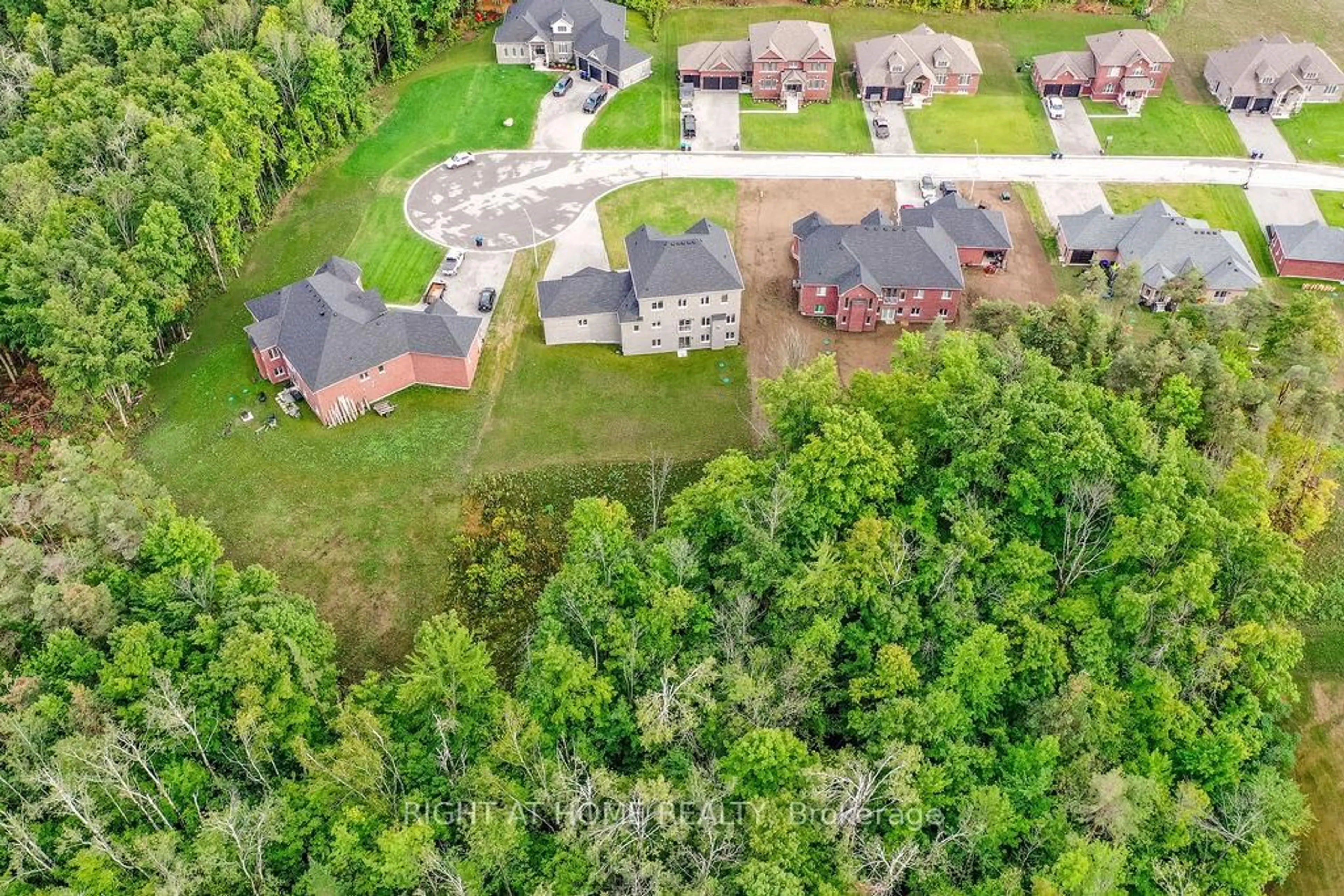 A pic from outside/outdoor area/front of a property/back of a property/a pic from drone, unknown for 8 Forest Heights Crt, Oro-Medonte Ontario L0L 2E0